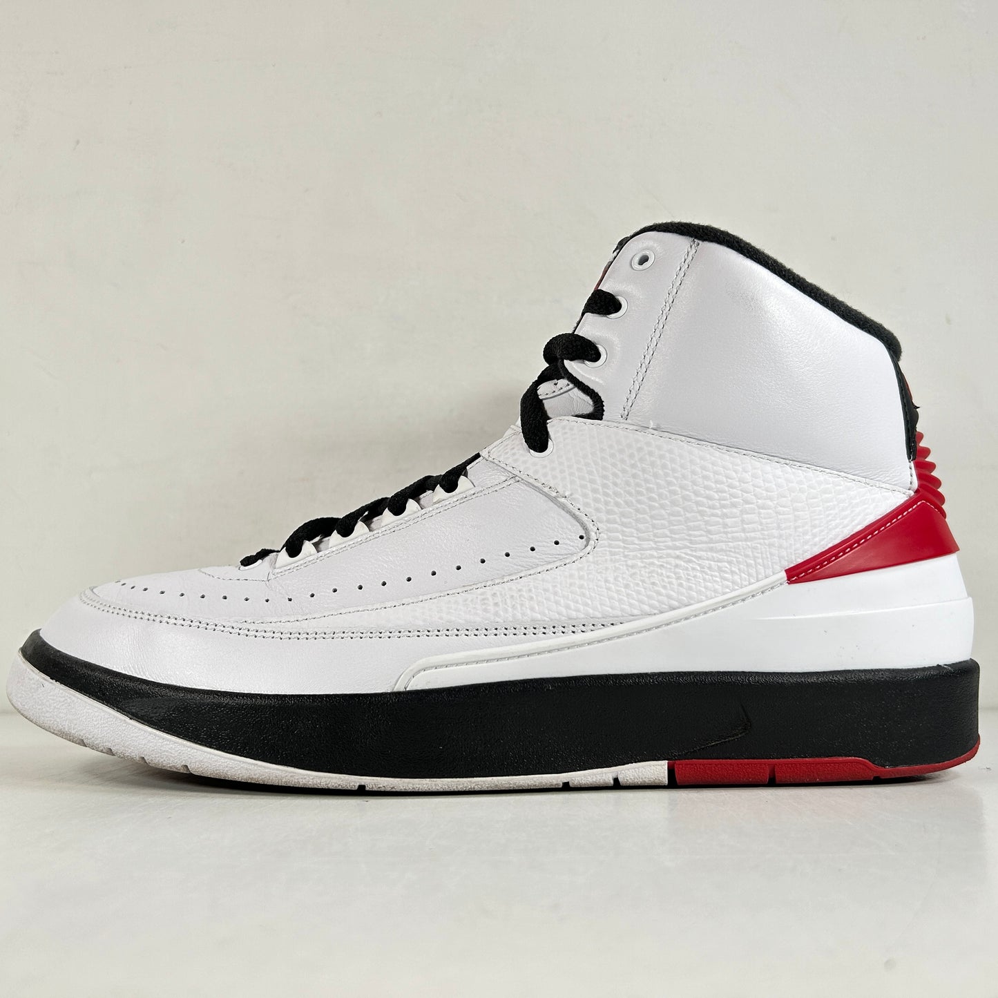 DX2454 106 Jordan 2 Retro OG Chicago (2022) [USED] - 12 M (Used) (No Box)