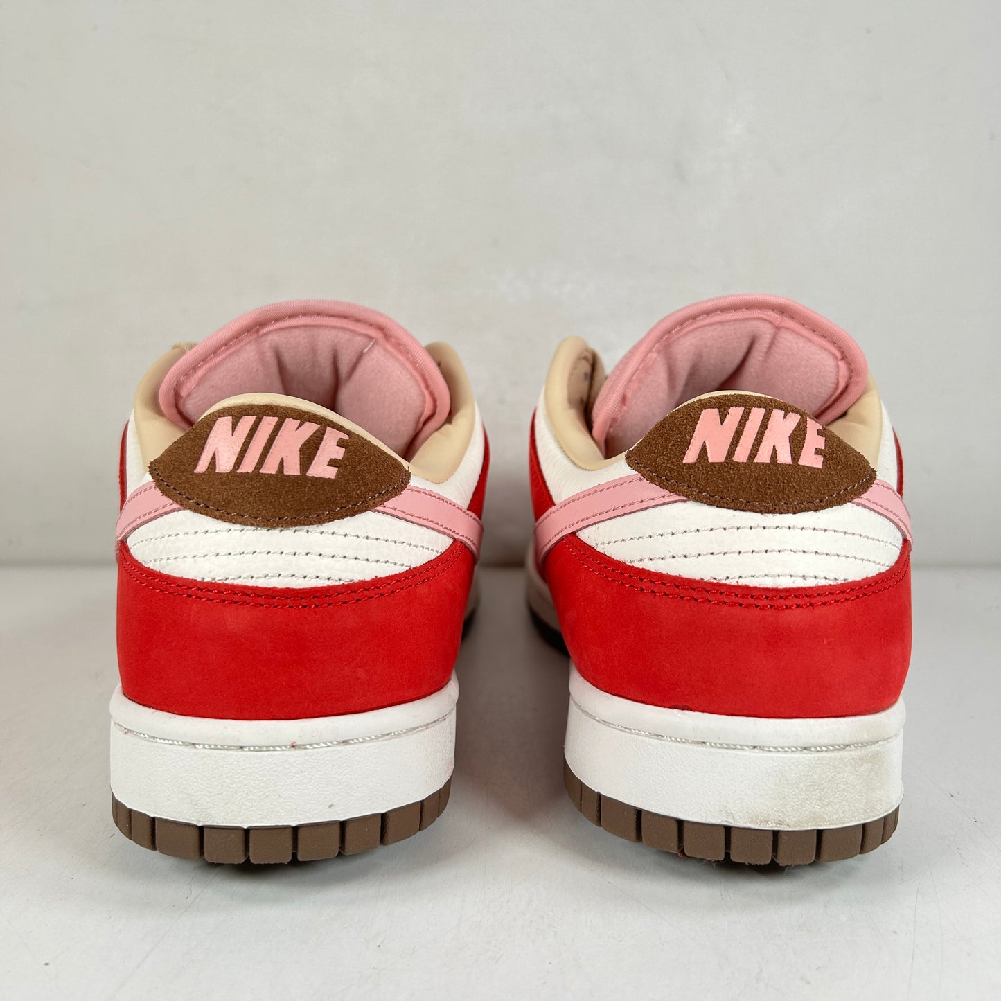 FB7910 600 Nike Dunk Low PRM Bacon (Mujeres)