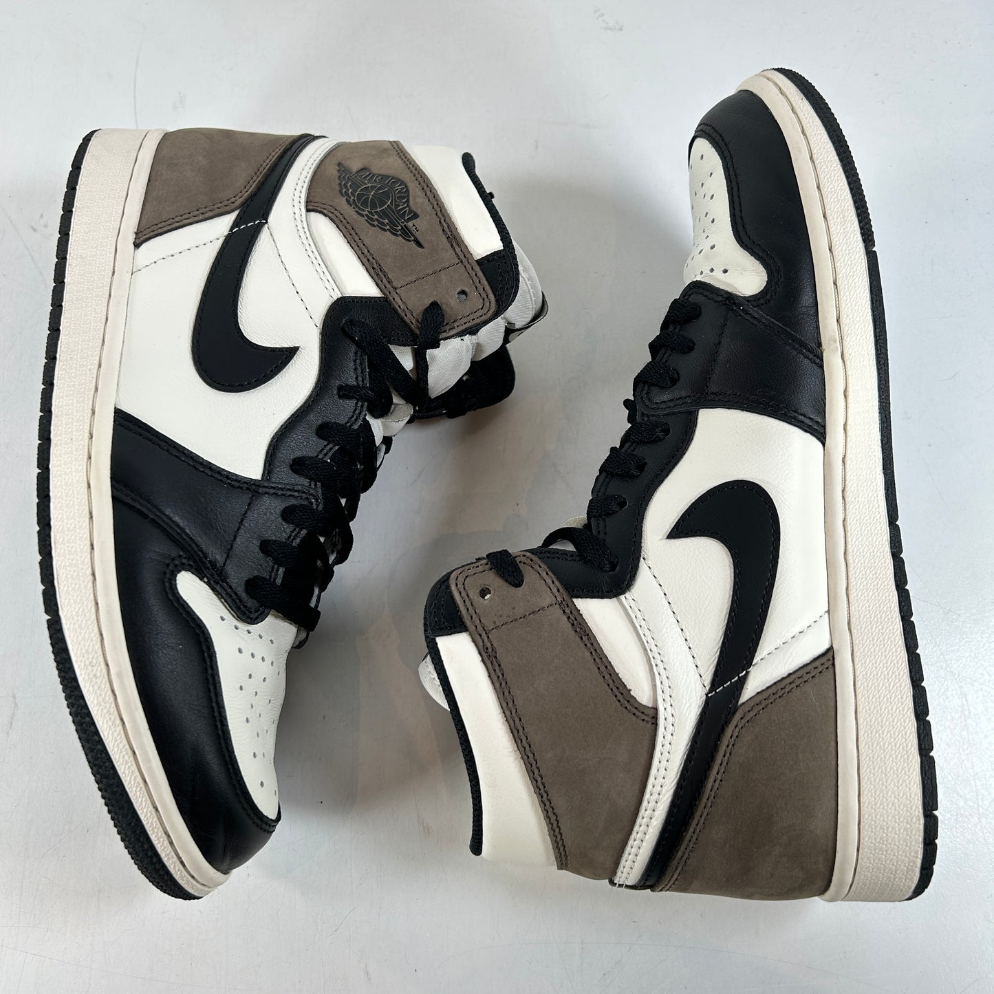 555088 105 Jordan 1 Mocha [USED] - 10 M (Used)