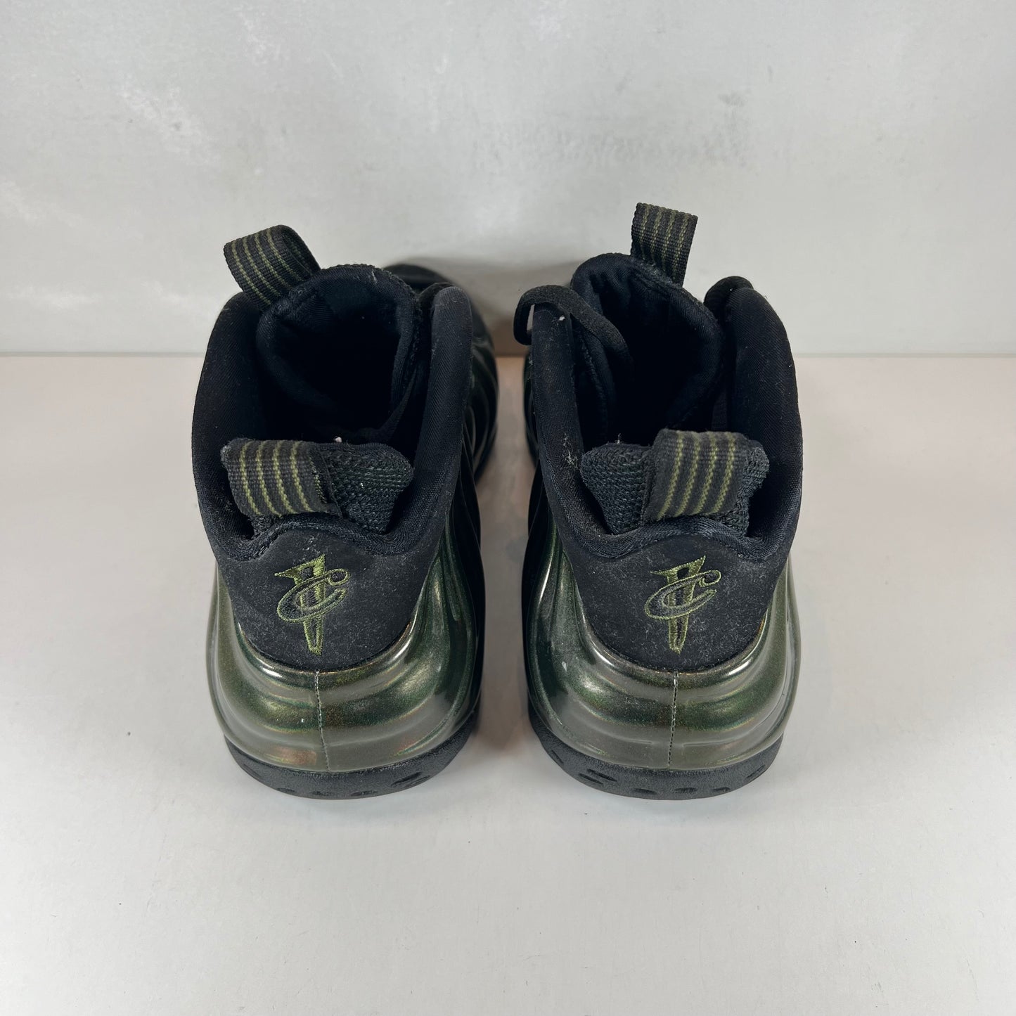 314996 301 Nike Air Foamposite One Legion Green [USED] - 9.5 M (Used)