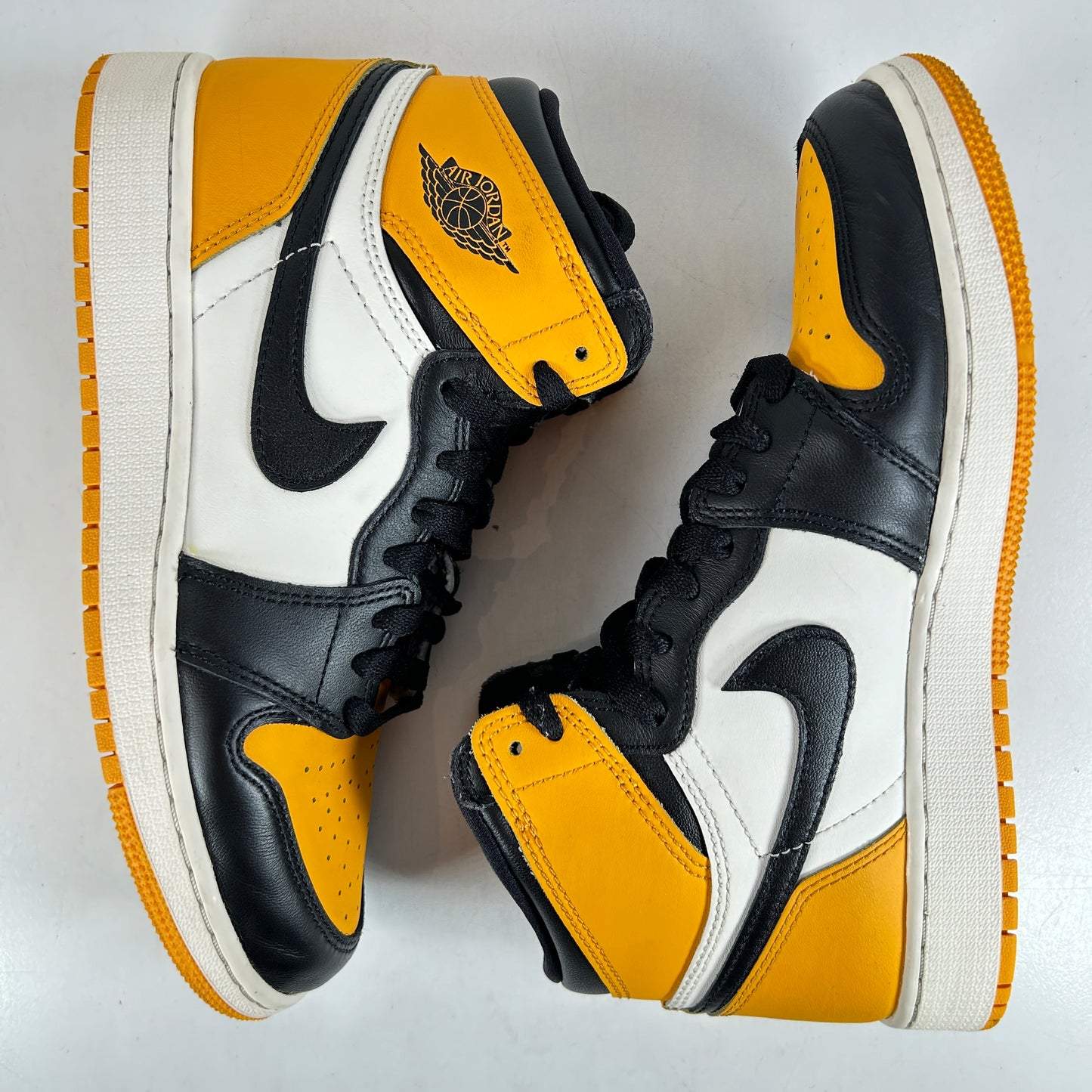 575441 711 Jordan 1 Retro High OG Taxi (GS) [USED] - 6.5 Y (Used) (No Box)