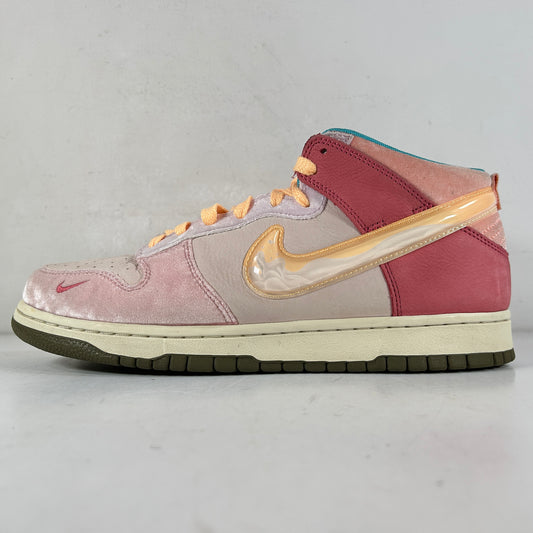 DJ1173 600 Nike Dunk Mid Social Status Free Lunch Strawberry Milk [USED] - 11 M (Used)