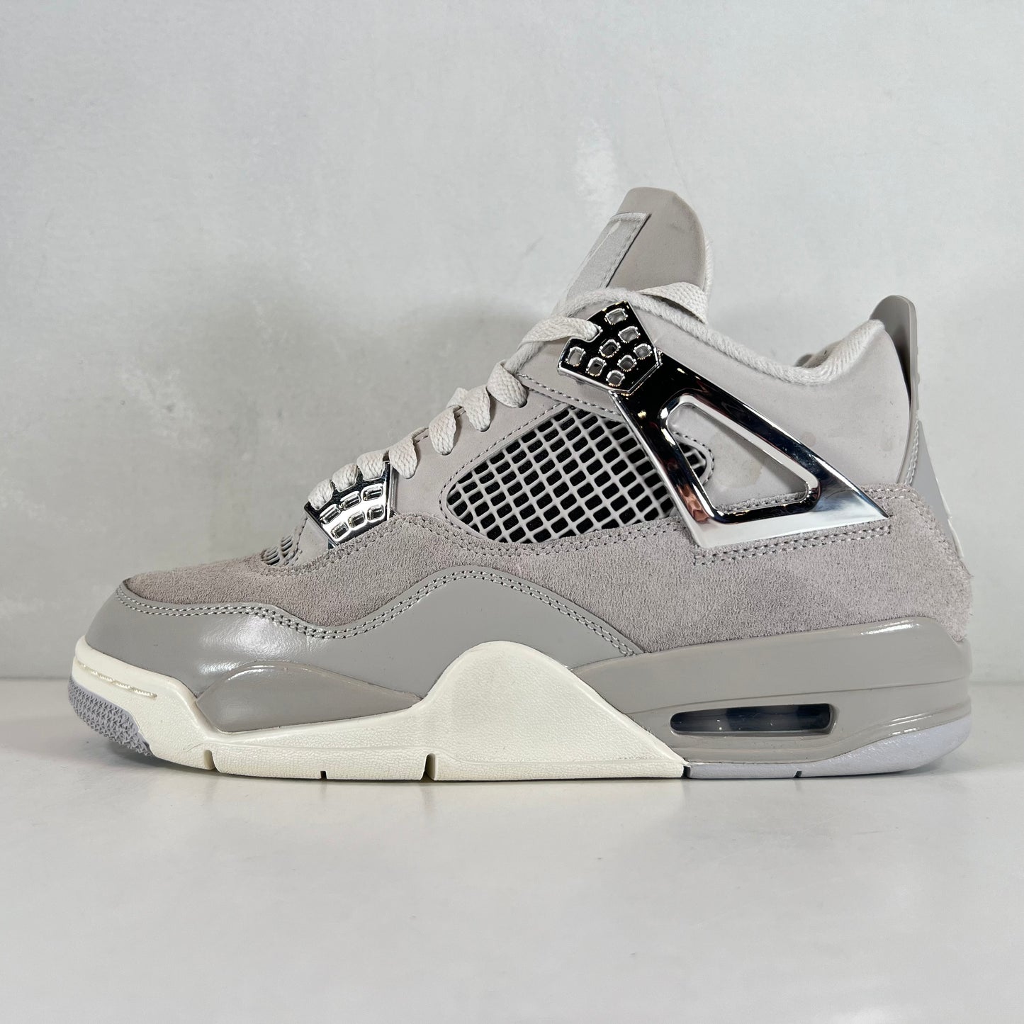 AQ9129 001 Jordan 4 Retro Momentos congelados