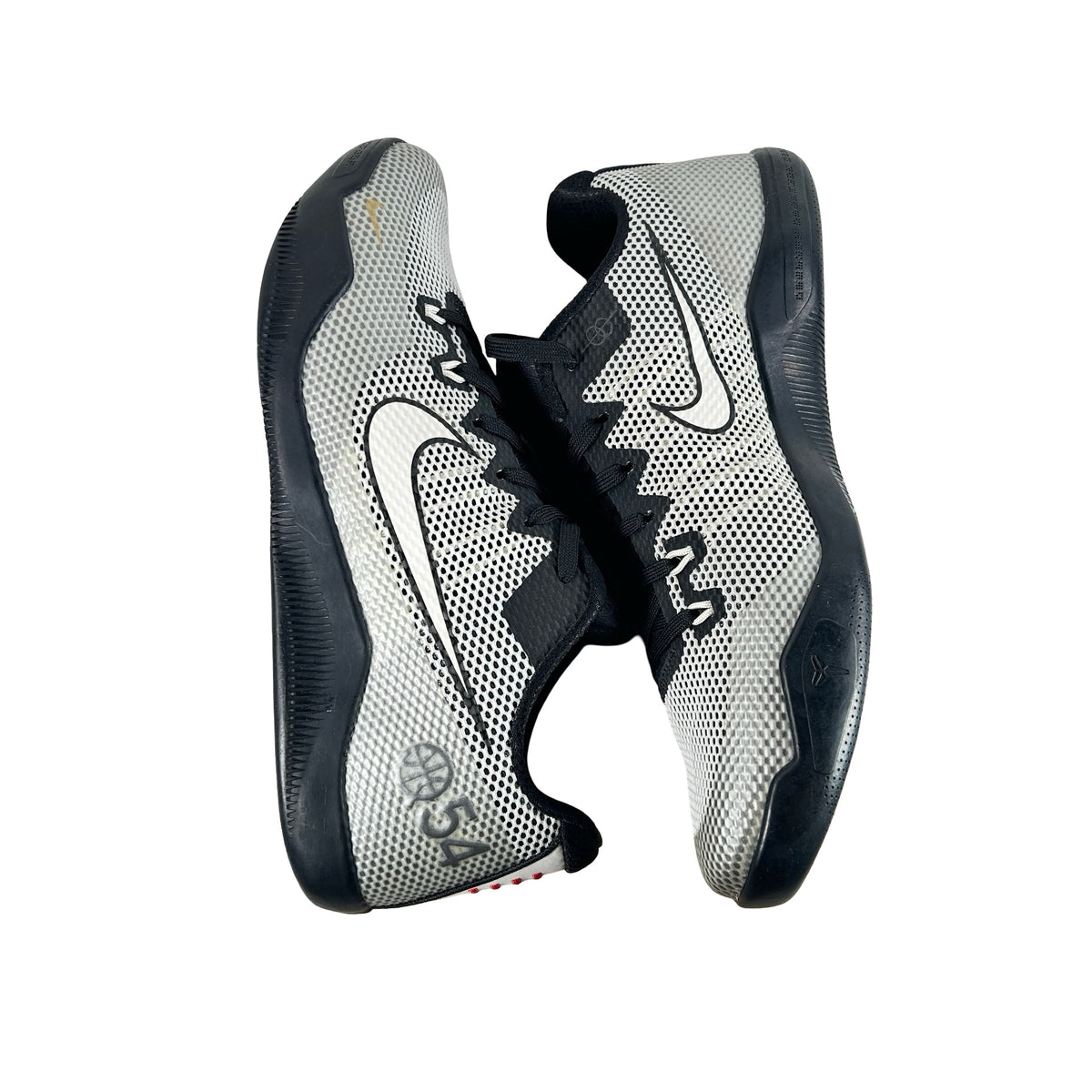 869600 010 Nike Kobe 11 Quai 54 - 10.5 M (Yellowing)