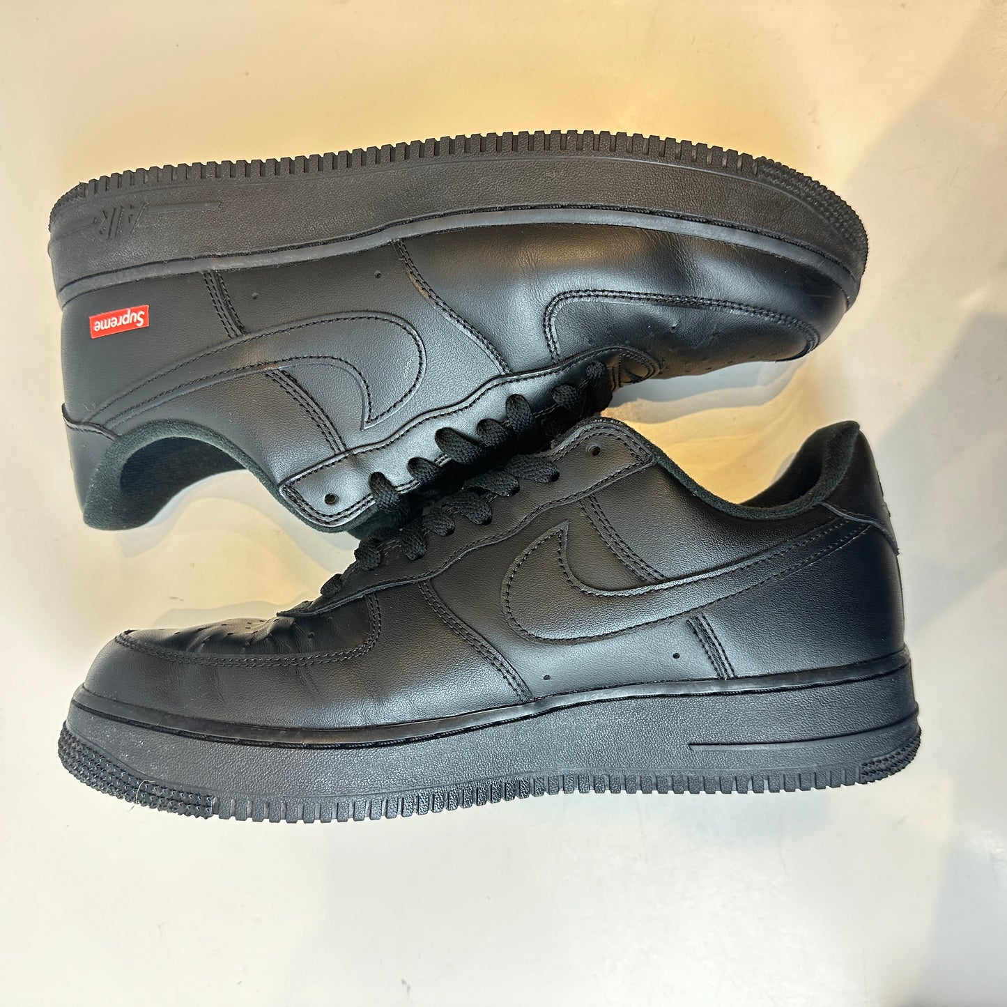 CU9225 001 Air Force 1 Low Supreme Black [USED] - 10 M (Used)