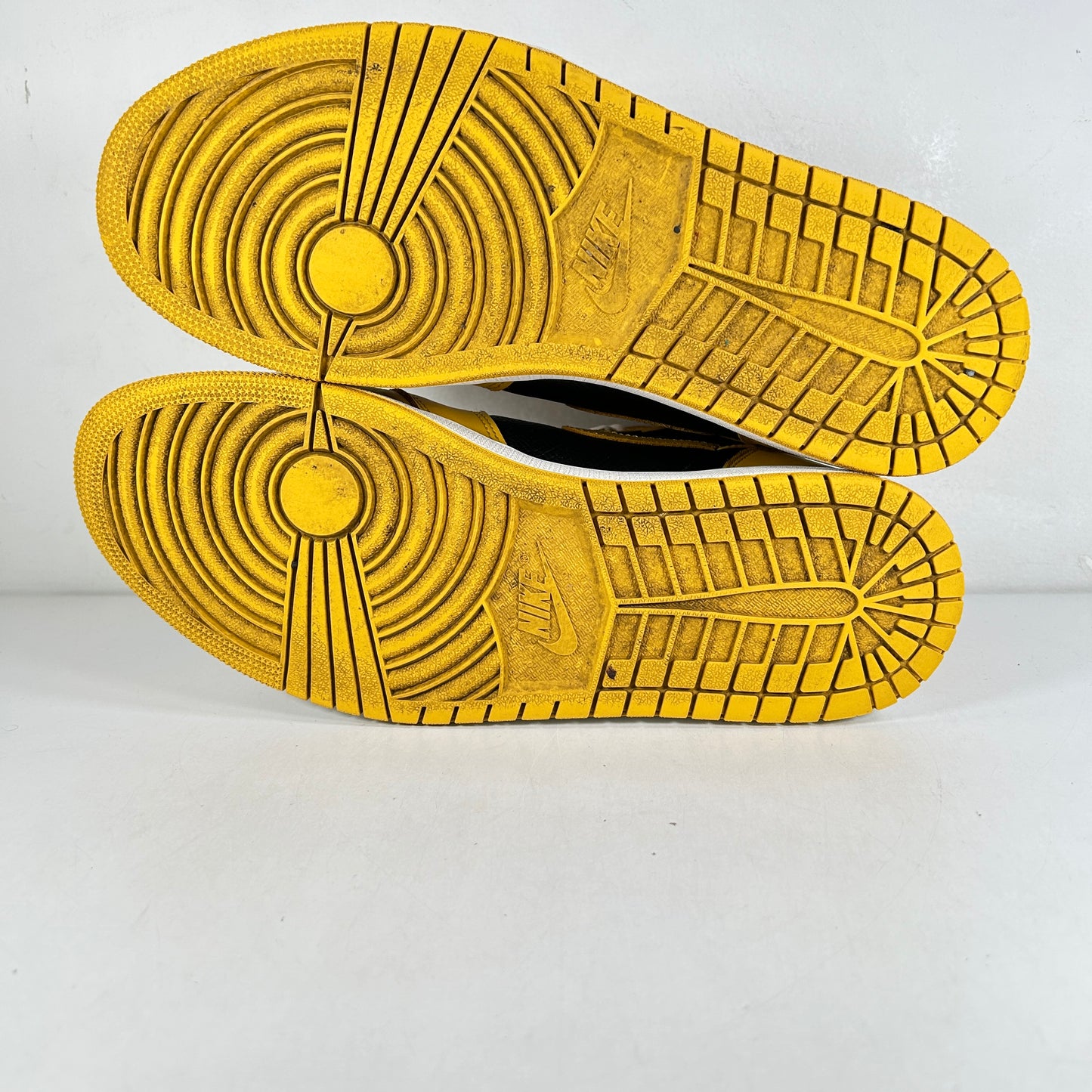 555088 701 Jordan 1 Pollen [USED] - 12.5 M (Used) (No Box)
