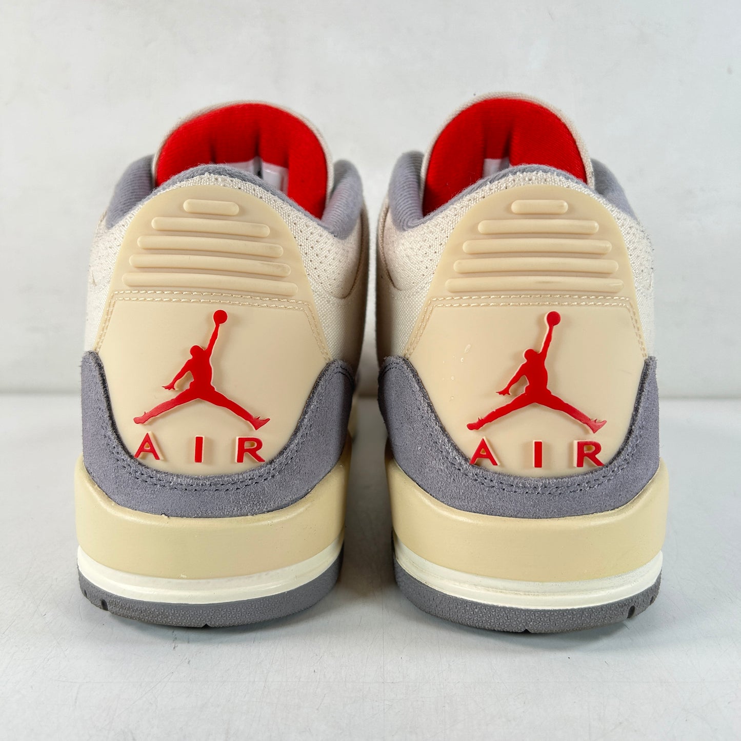 DH7139 100 Jordan 3 Retro Muslin [USED] - 9.5 M (Used)