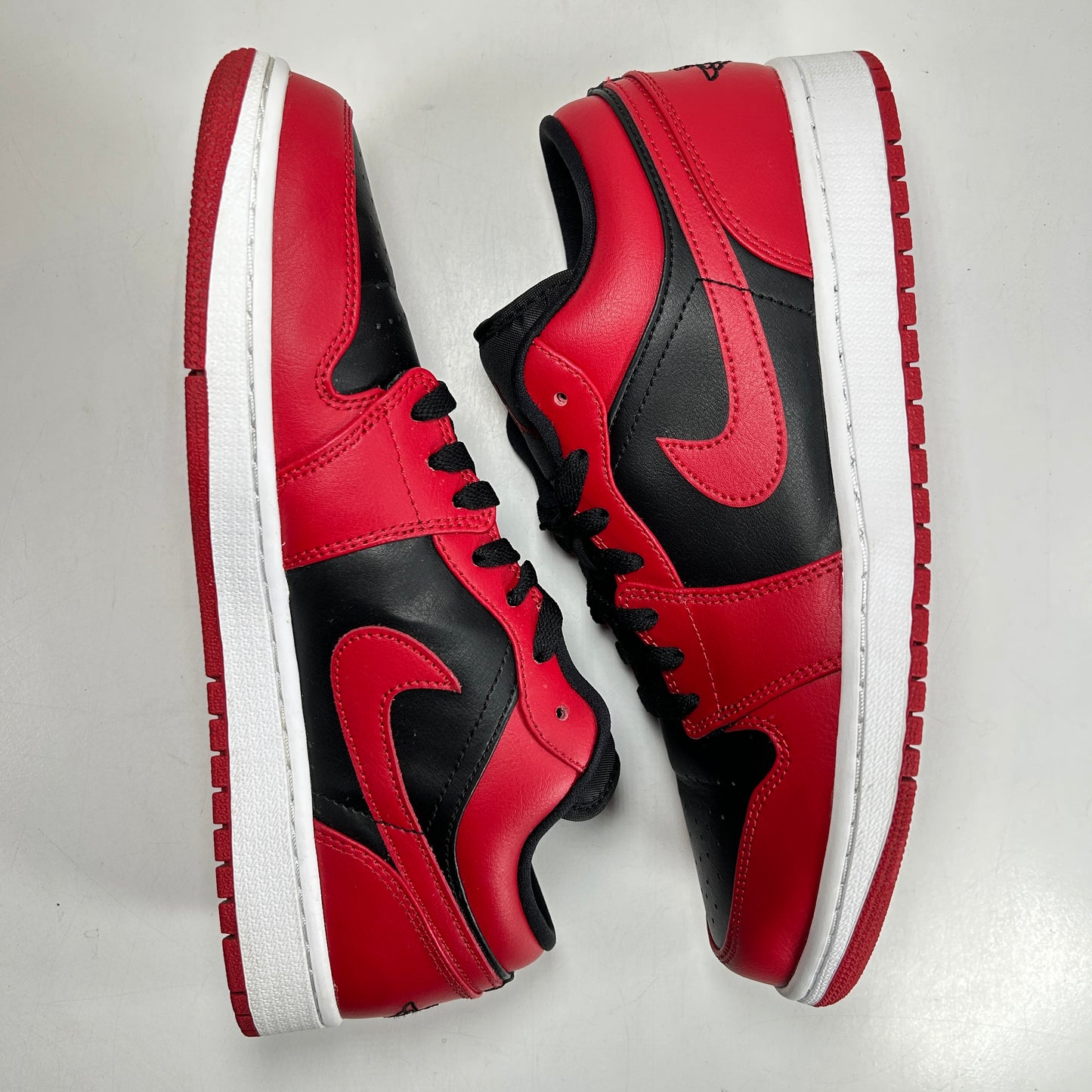 553558 606 Jordan 1 Low Reverse Bred [USED] - 10 M (Used)