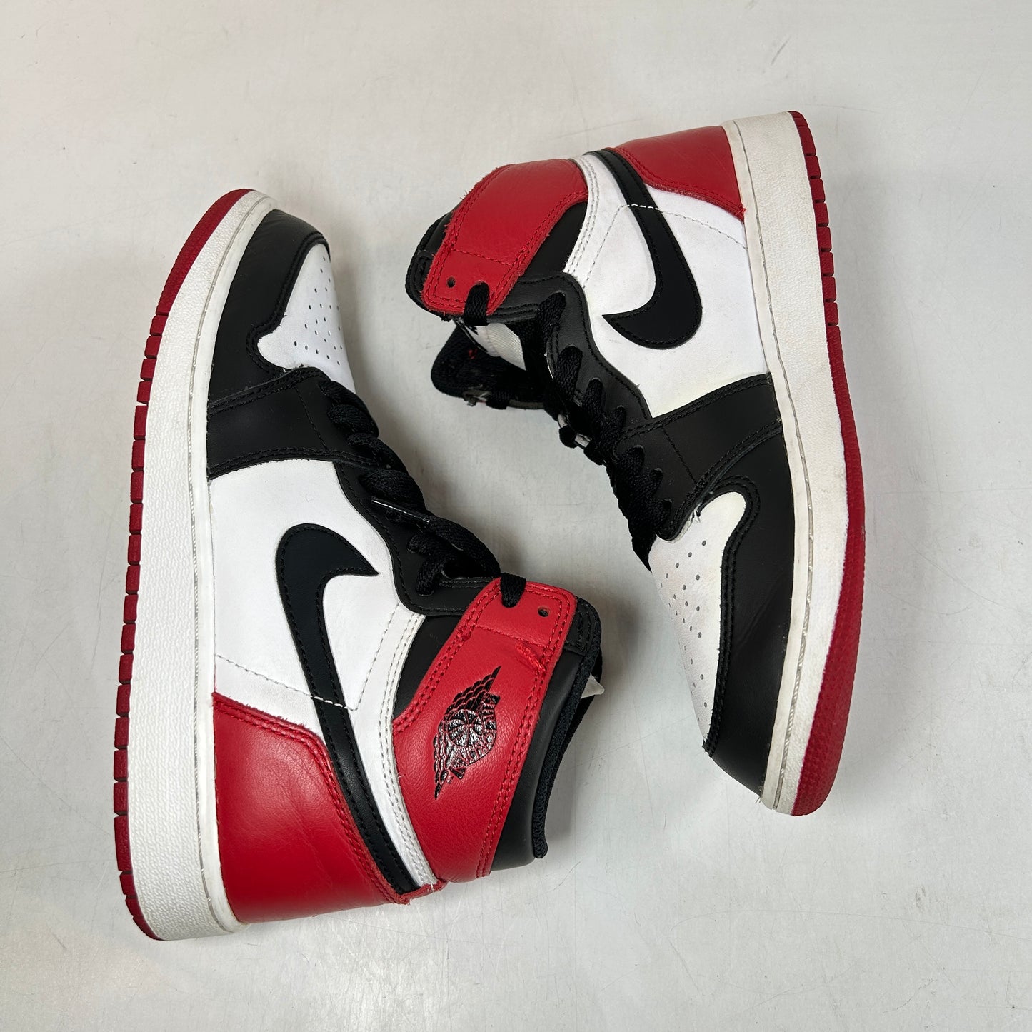 575441 125 Jordan 1 Retro Black Toe (2016) (GS) [USED] - 5.5 Y (Used2)