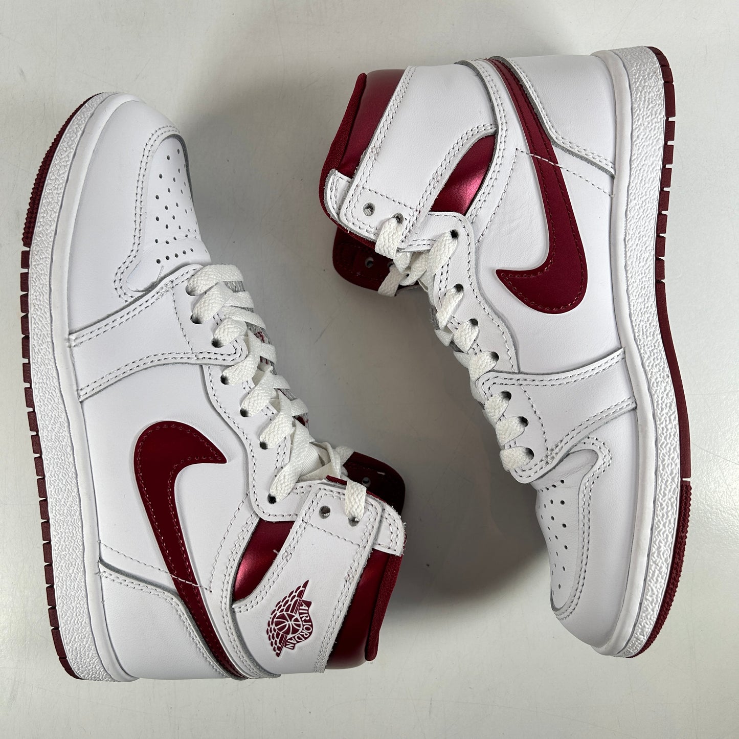 BQ4422 161 Jordan 1 Retro High 85 OG Metallic Burgundy [USED] - 5.5 M (Used)