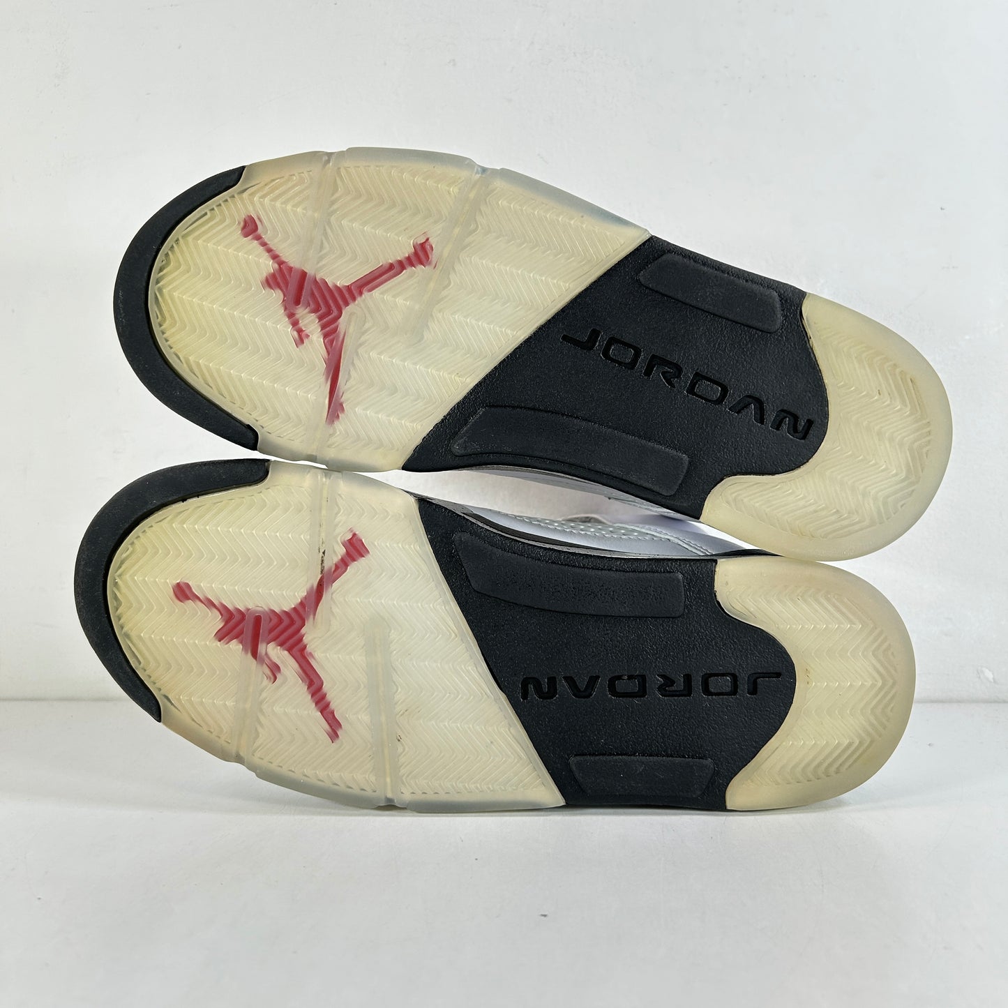 136027 104 Jordan 5 Retro White Cement [USED] - 10.5 M (VNDS) (Replace Box)