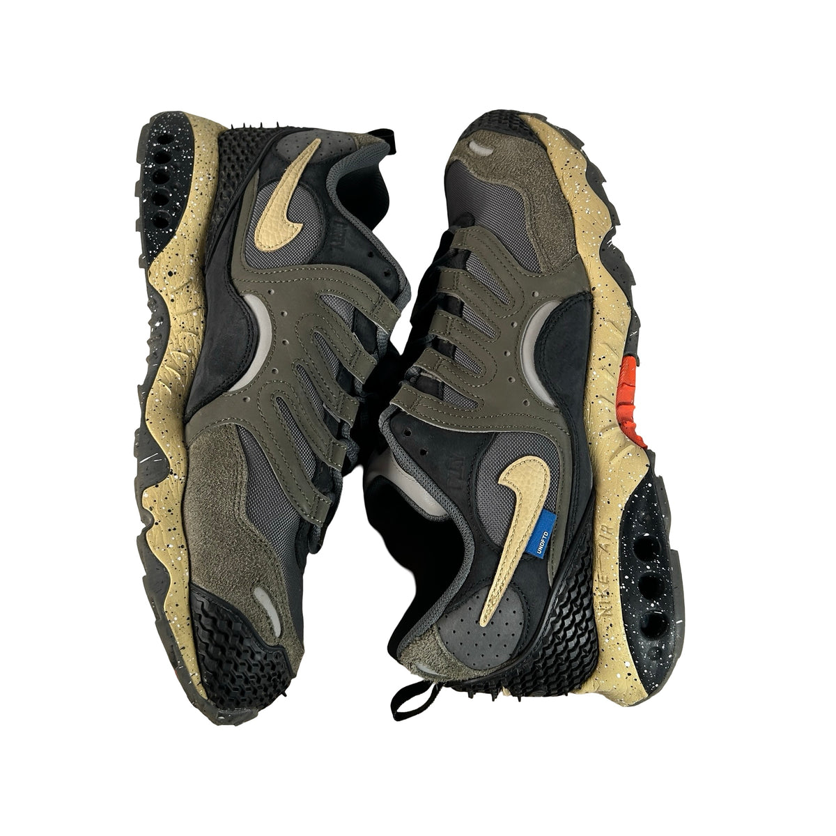 FN7546 300 Undefeated x Air Terra Humara Cargo Khaki [USED] - 13 M (Used3)