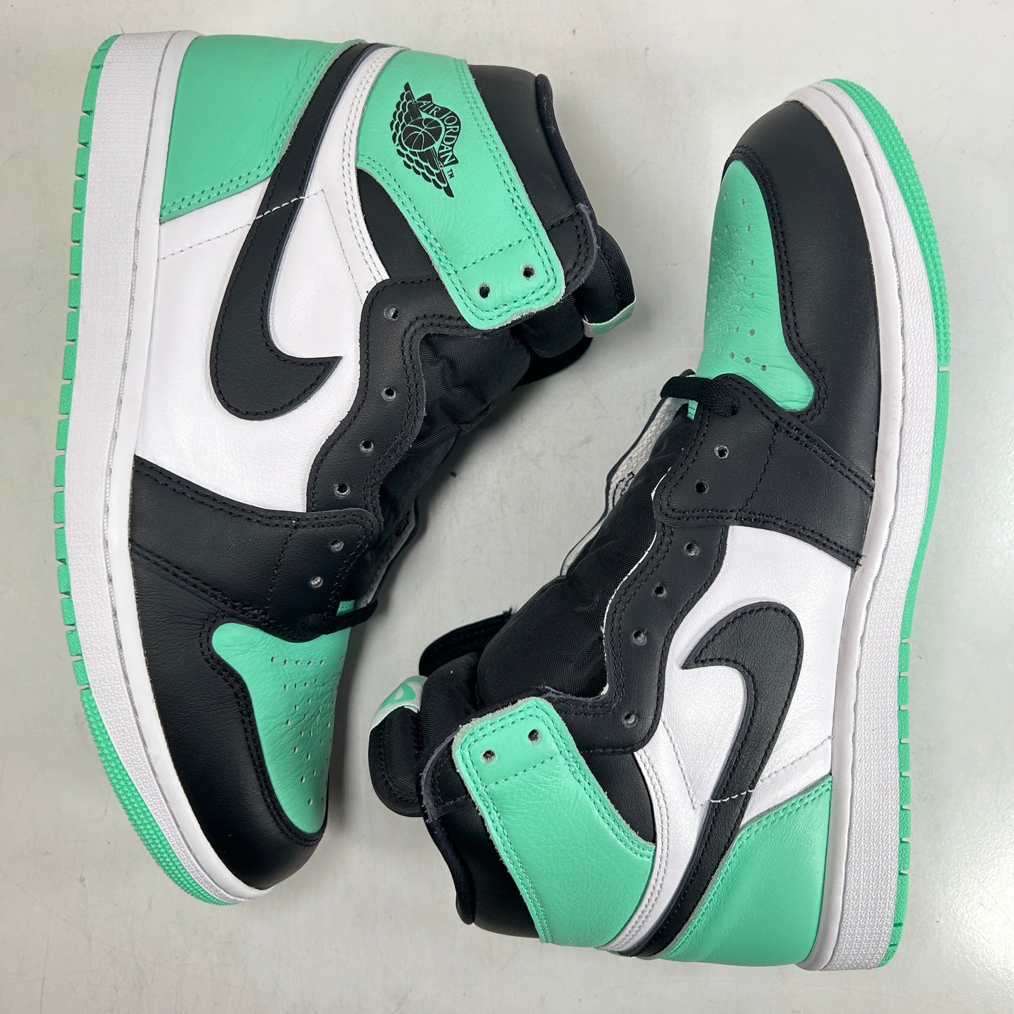 DZ5485 130 Jordan 1 Retro High OG Green Glow [USED] - 11 M (Used)