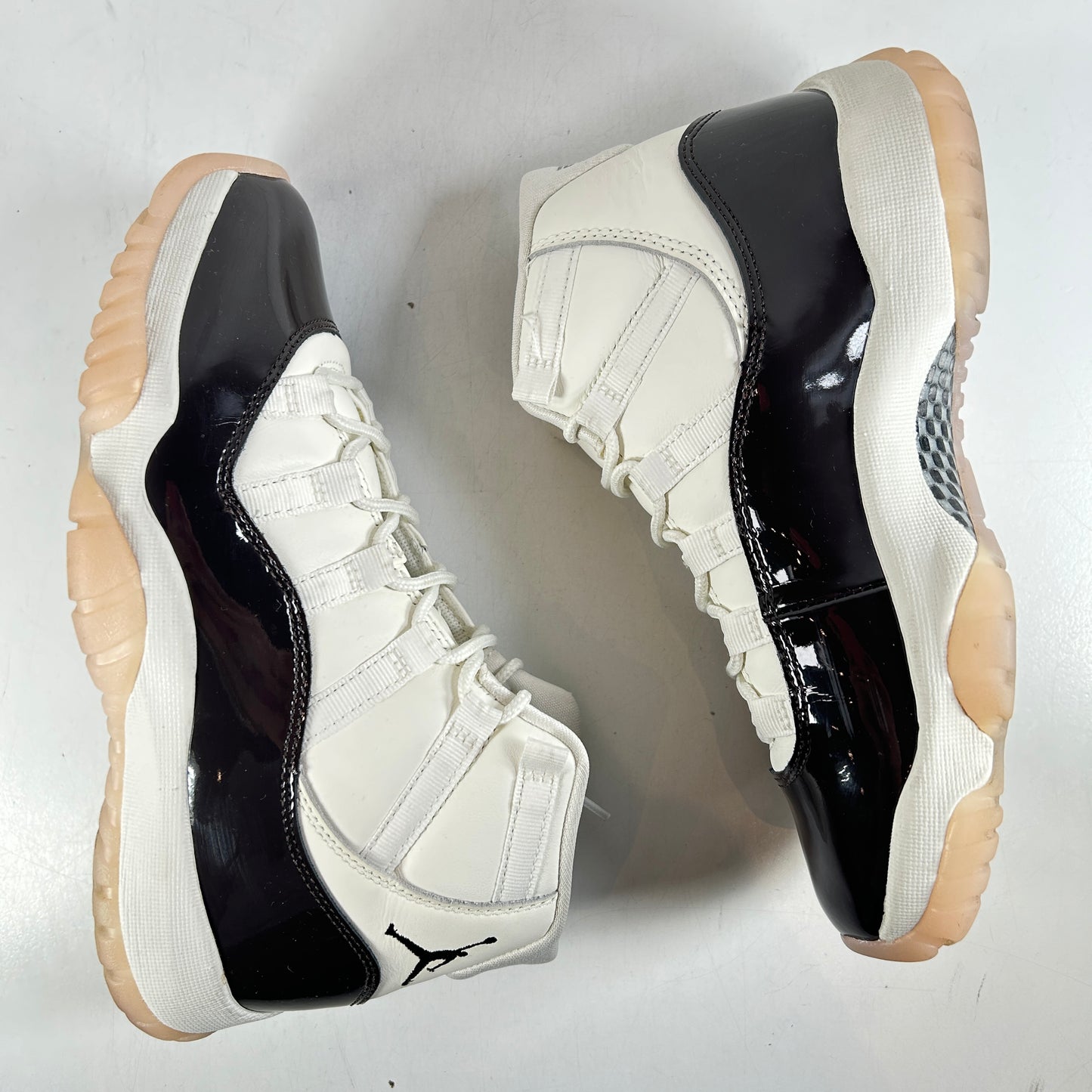 AR0715 101 Jordan 11 Retro Neapolitan (Women's) [USED] - 7 W (Used)