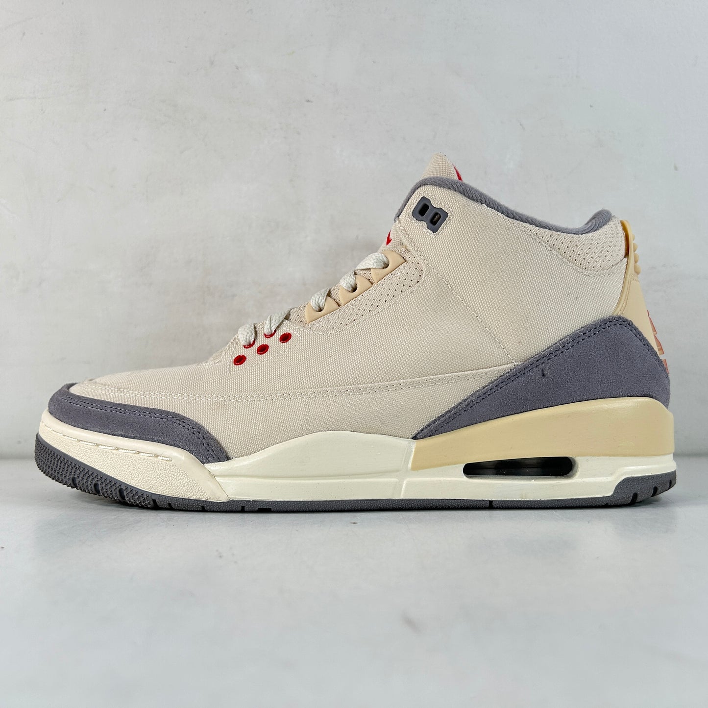 DH7139 100 Jordan 3 Retro Muslin [USED] - 9.5 M (Used)