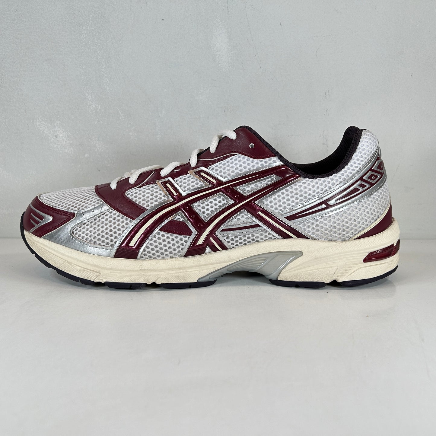 1203A685 100 ASICS Gel-1130 White Maroon Banner [USED] - 14 M (Used)
