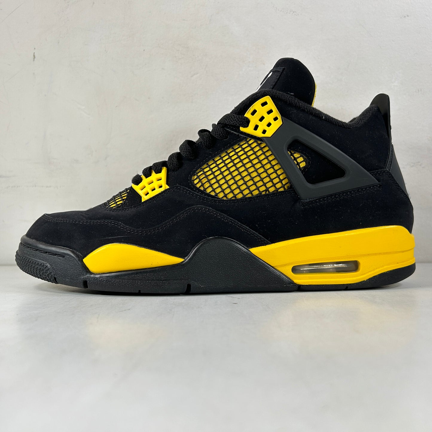 DH6927 017 Jordan 4 Retro Thunder [USED] - 11.5 M (Used)