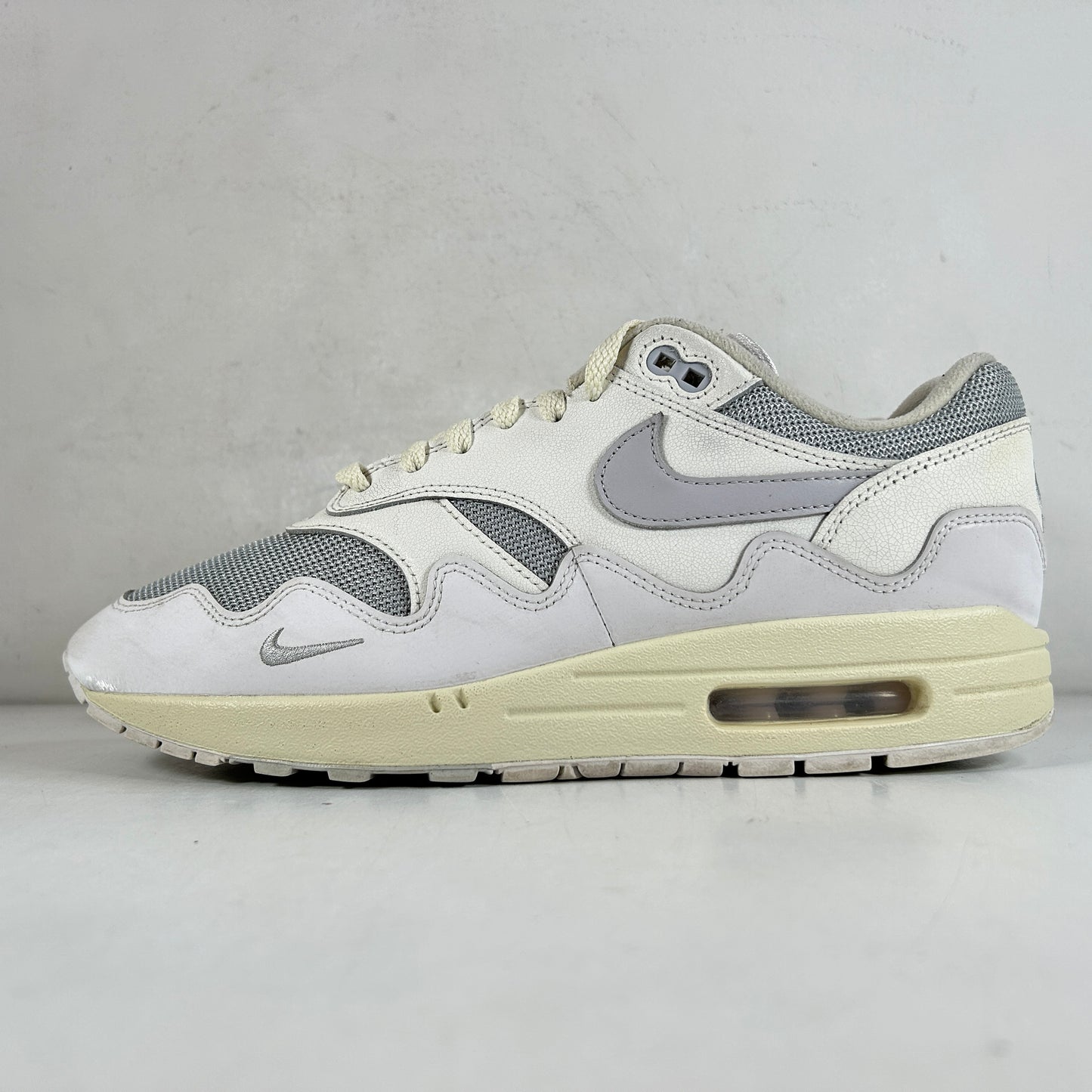 DQ0299 100 Nike Air Max 1 Patta Waves White [USED] - 10 M (Used)