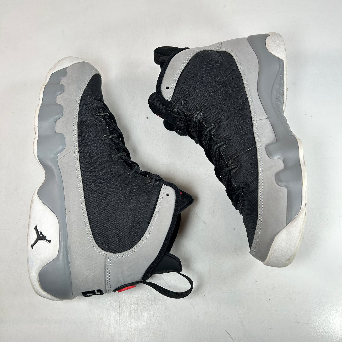 302359 060 Jordan 9 Retro Particle Grey (GS) [USED] - 7 Y (Used)