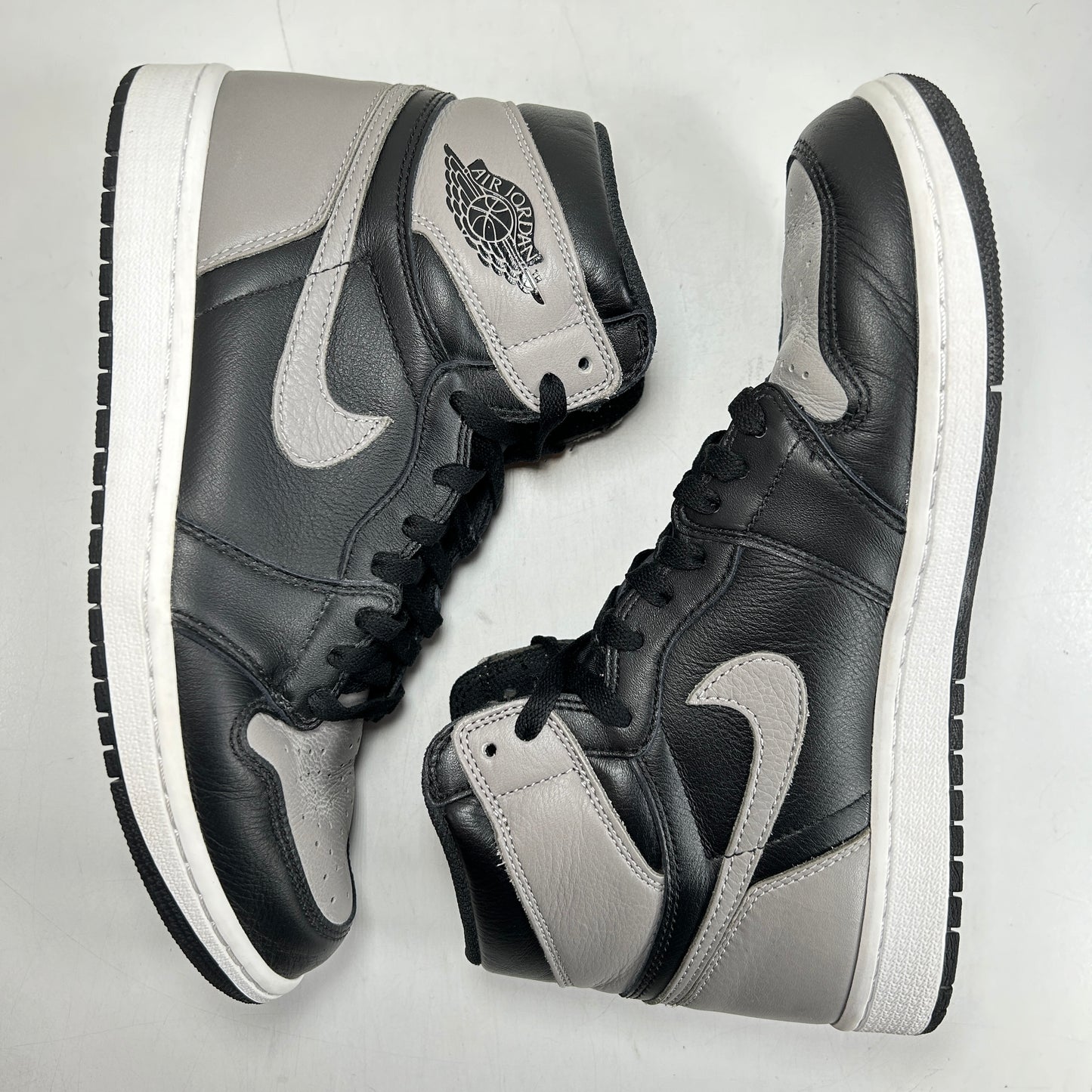 555088 013 Jordan 1 Sombra (2018)