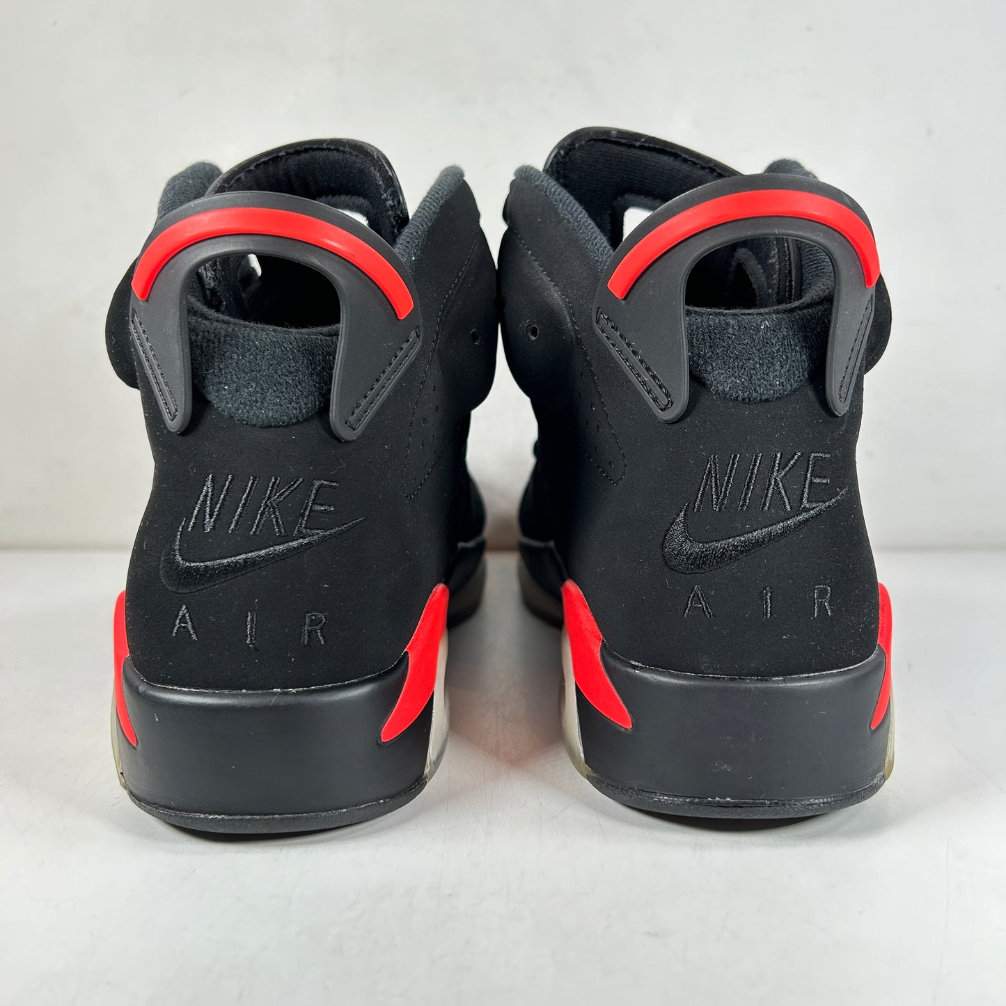 384664 060 Jordan 6 Retro Black Infrared (2019) [USED] - 9 M (Used)