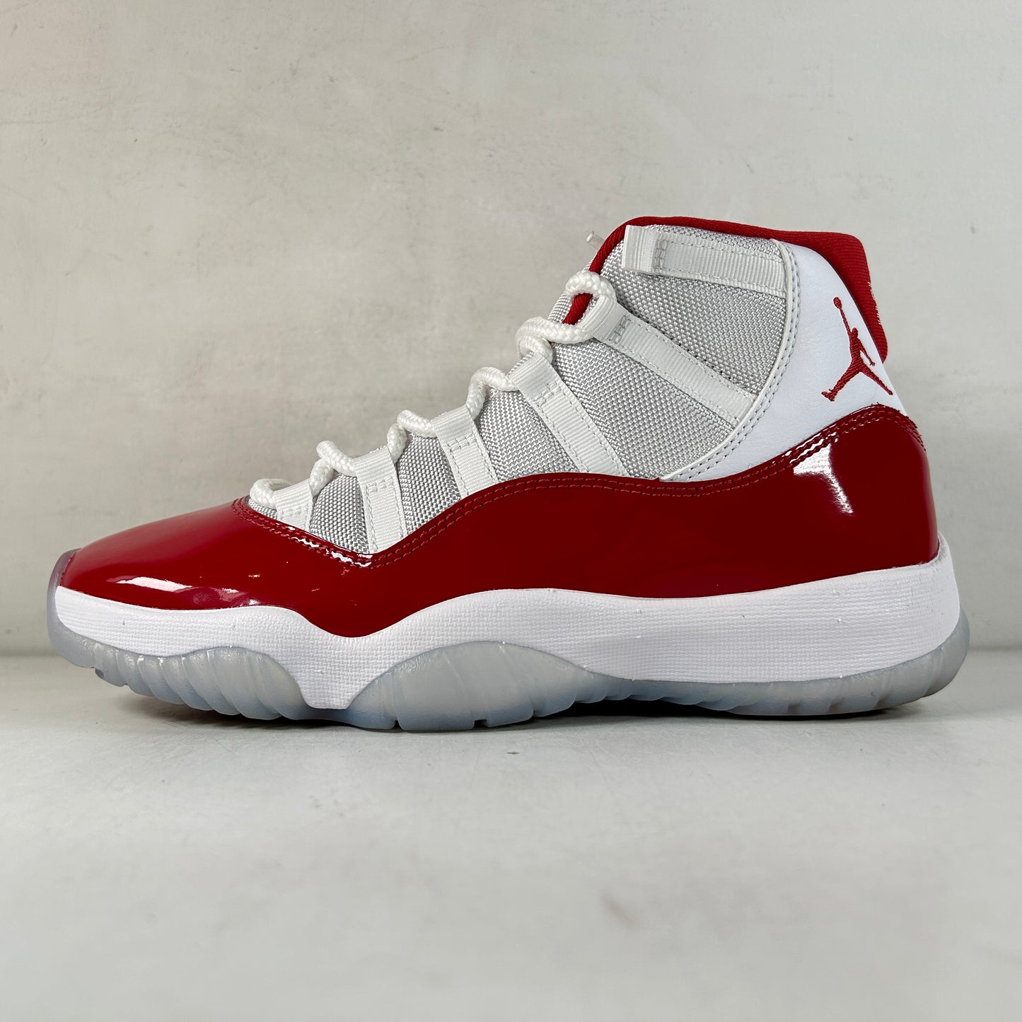 CT8012 116 Jordan 11 Retro Cherry (2022) [USED] - 8.5 M (VNDS)