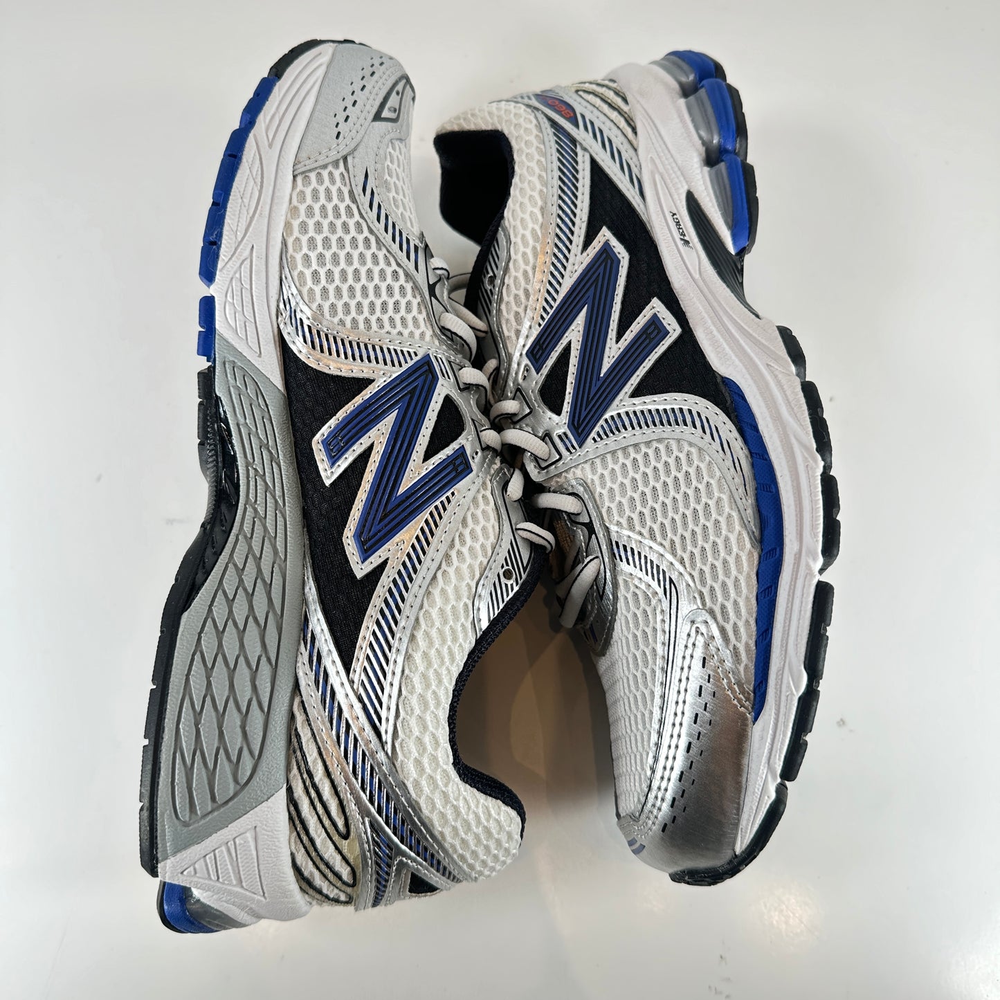 ML860XB New Balance 860v2 White Team Royal Silver [USED] - 8.5 M (Used)