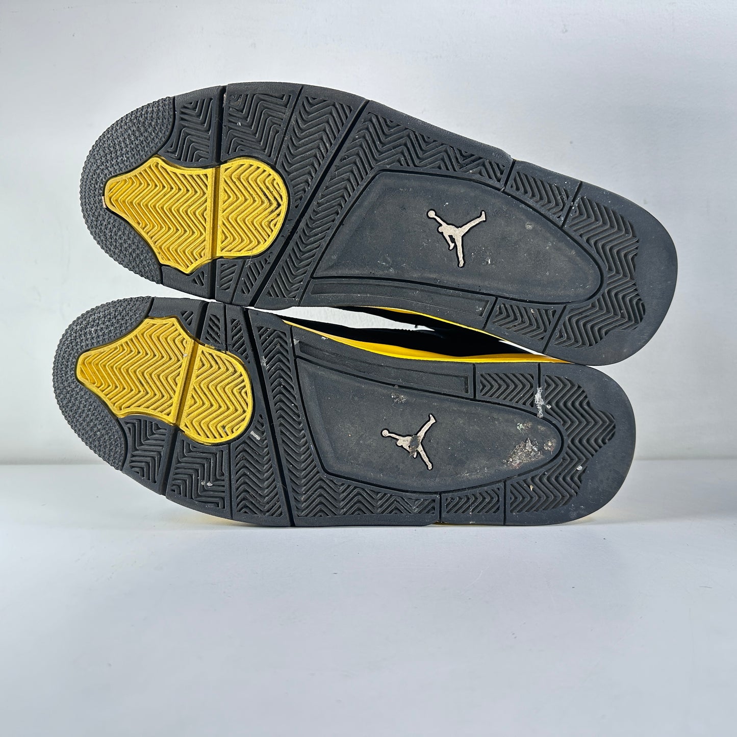 DH6927 017 Jordan 4 Retro Thunder [USED] - 12.5 M (Used)