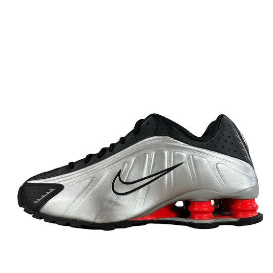 BV1111 008 Nike Shox R4 Black Metallic Silver (2018/2024) [USED] - 7.5 M (Used)