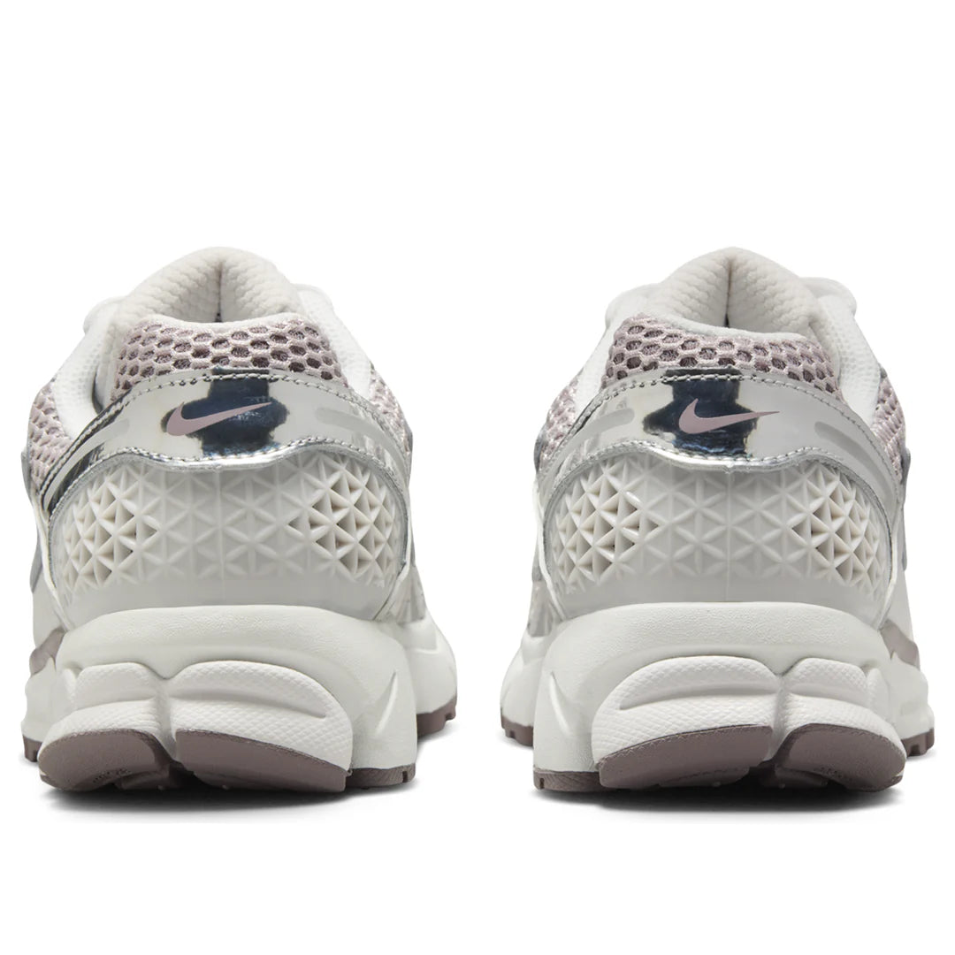 HV6417 001 Nike Zoom Vomero 5 Metallic Silver Platinum Violet (W)