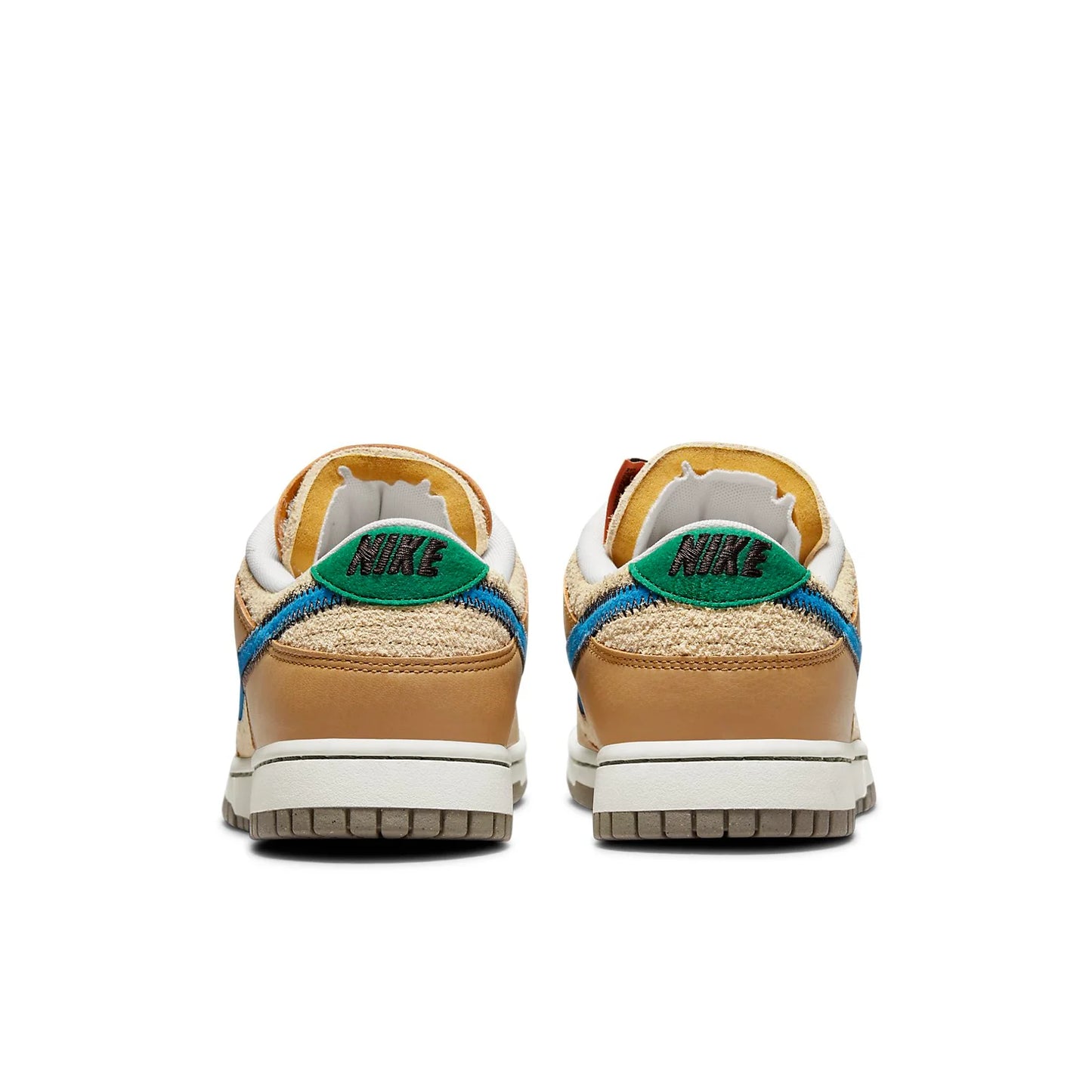 DO6712 200 Nike Dunk Low size? Dark Driftwood