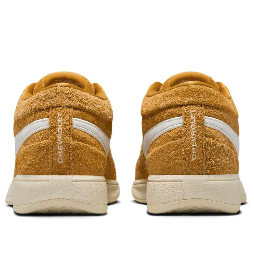 IH0890 700 Nike Book 1 Chevrolet Gold Leaf