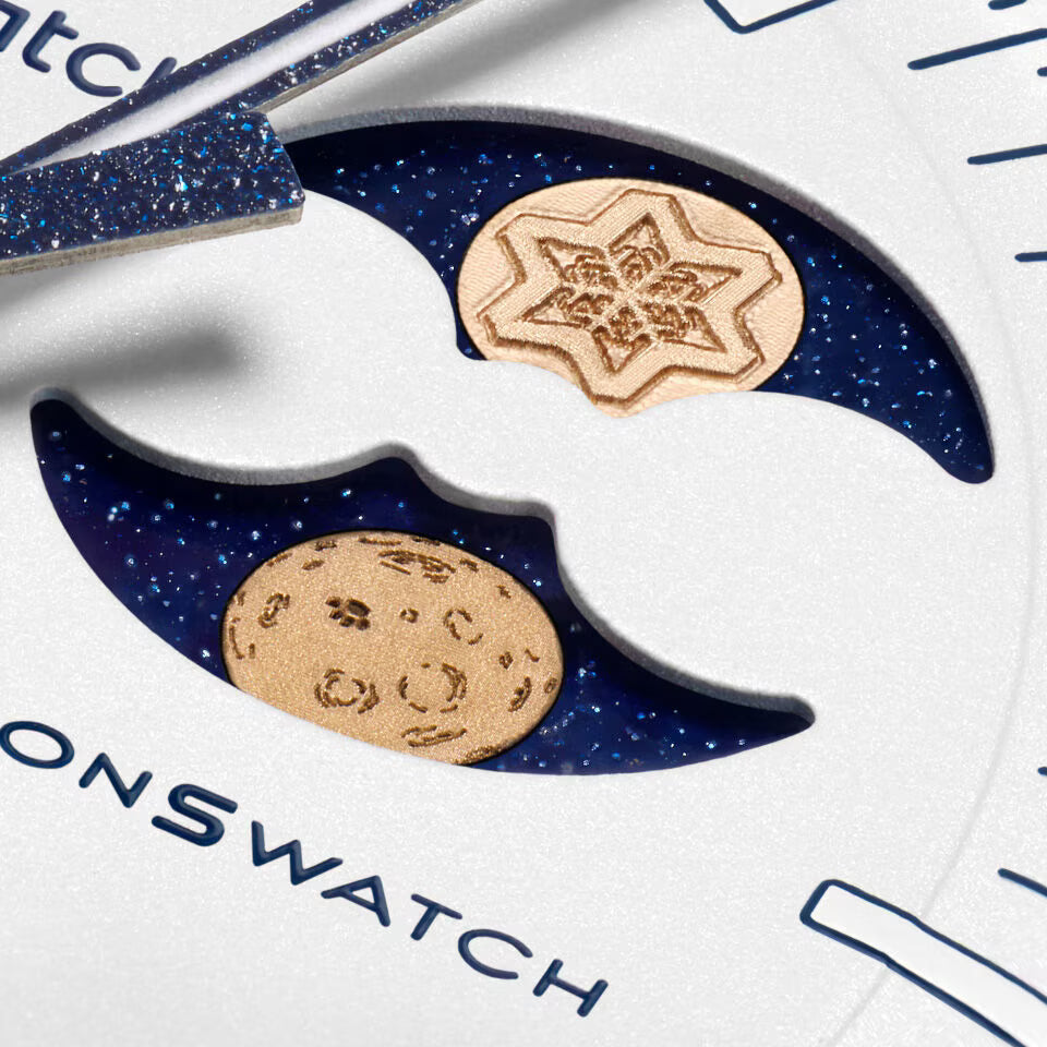 SO33W701L Swatch x Omega Bioceramic Moonswatch Mission To Earthphase Moonshine Snoopy Gold (Cold Moon)