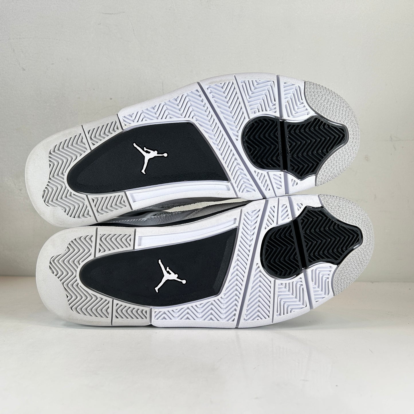 DH6927 111 Jordan 4 Retro Militar Negro