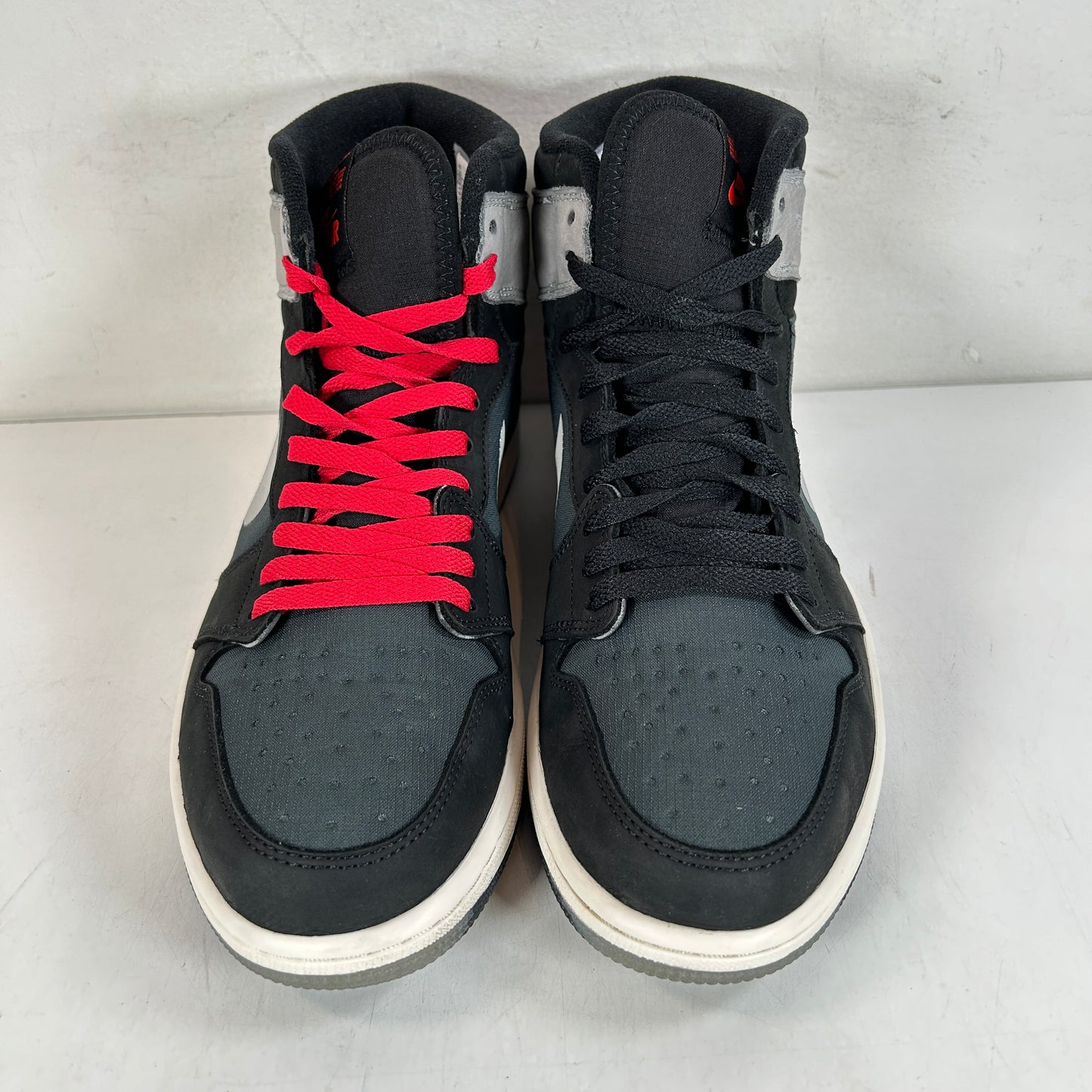 DB2889 001 Jordan 1 Retro High Element Gore-Tex Black Particle Grey [USED] - 10 M (Used)