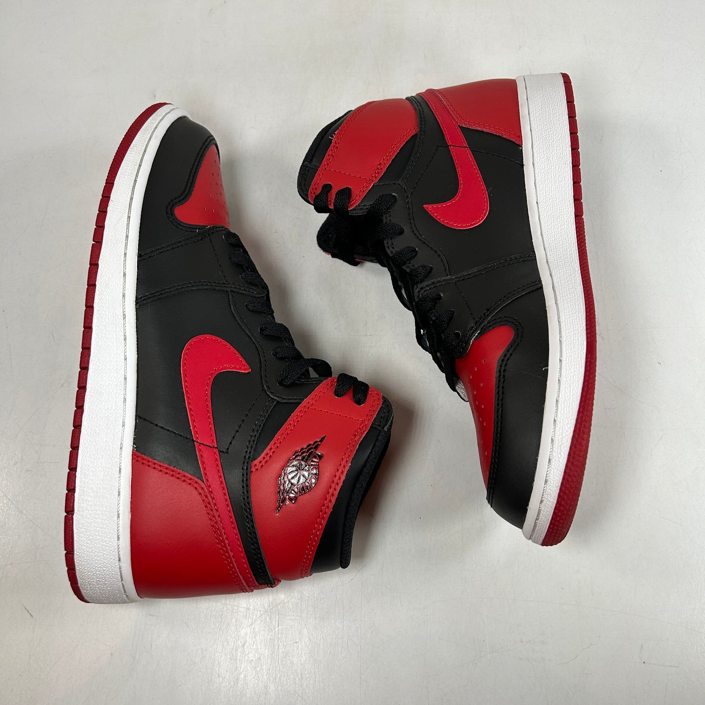 575441 001 Jordan 1 Retro Bred Banned (2016) (GS) [USED] - 7 Y (Used)