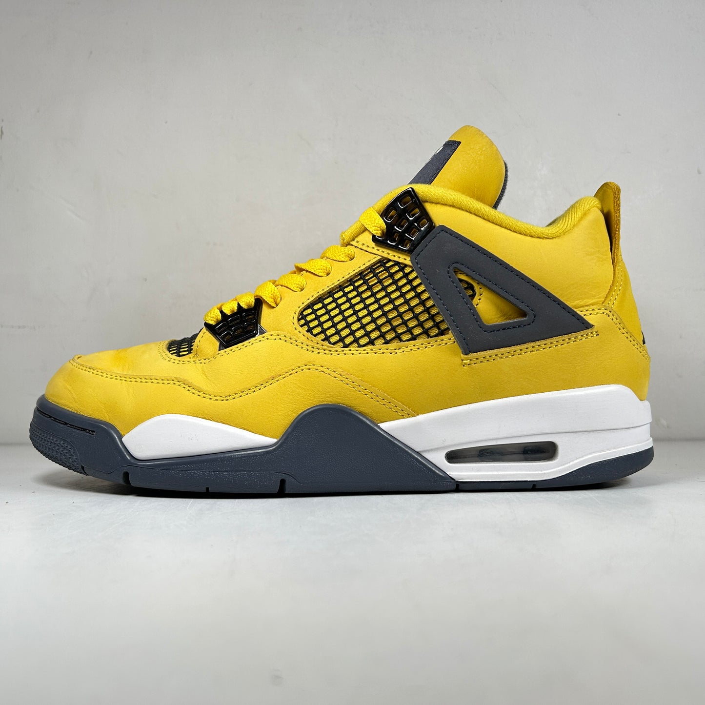 CT8527 700 Jordan 4 Retro Lightning (2021) [USED] - 10.5 M (Used3)