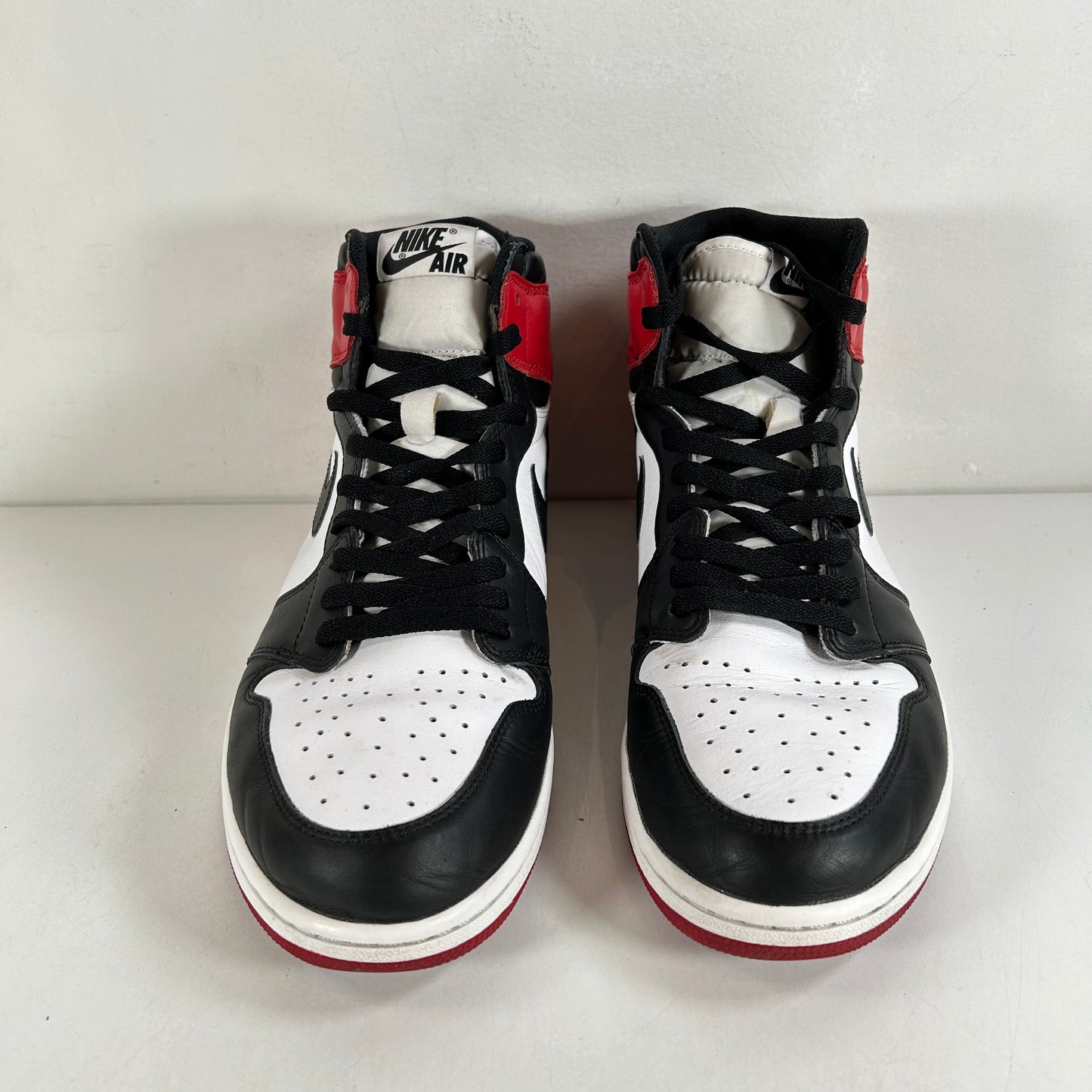 555088 125 Jordan 1 Retro Black Toe (2016) [USED] - 13 M (Used)