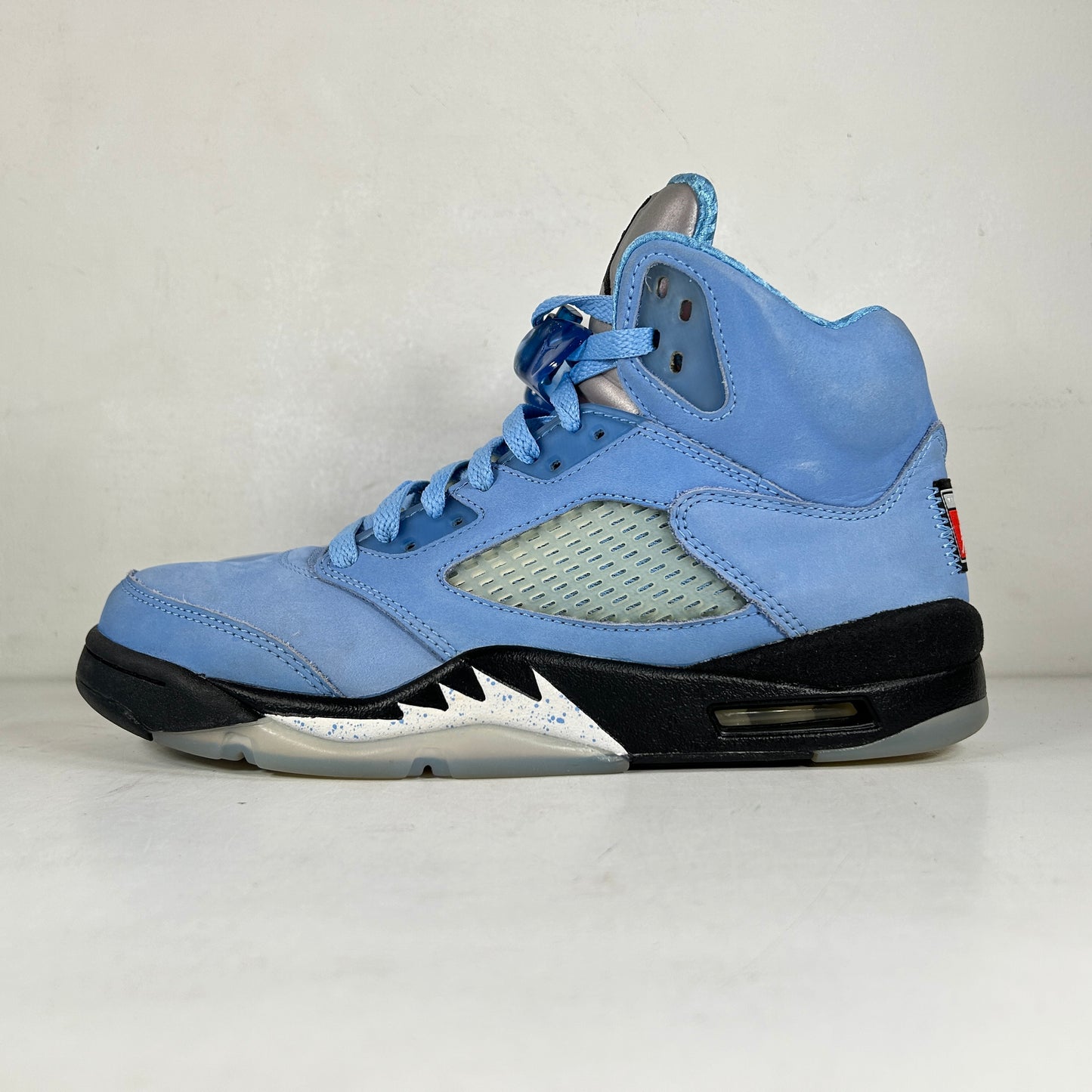 DV1310 401 Jordan 5 Retro UNC University Blue [USED] - 8 M (Used)