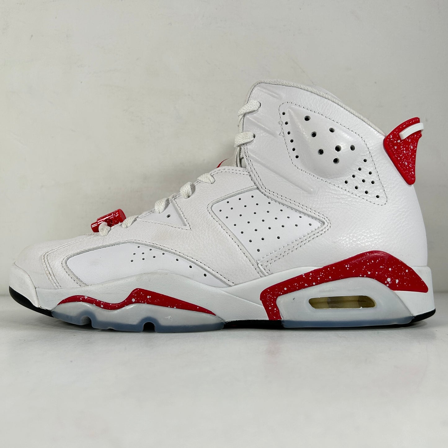 CT8529 162 Jordan 6 Retro Red Oreo [USED] - 11 M (Used2)