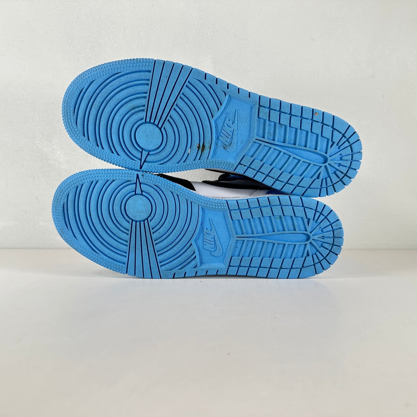 FD1437 400 Jordan 1 Retro High OG UNC Toe (GS) [USED] - 7 Y (Used)