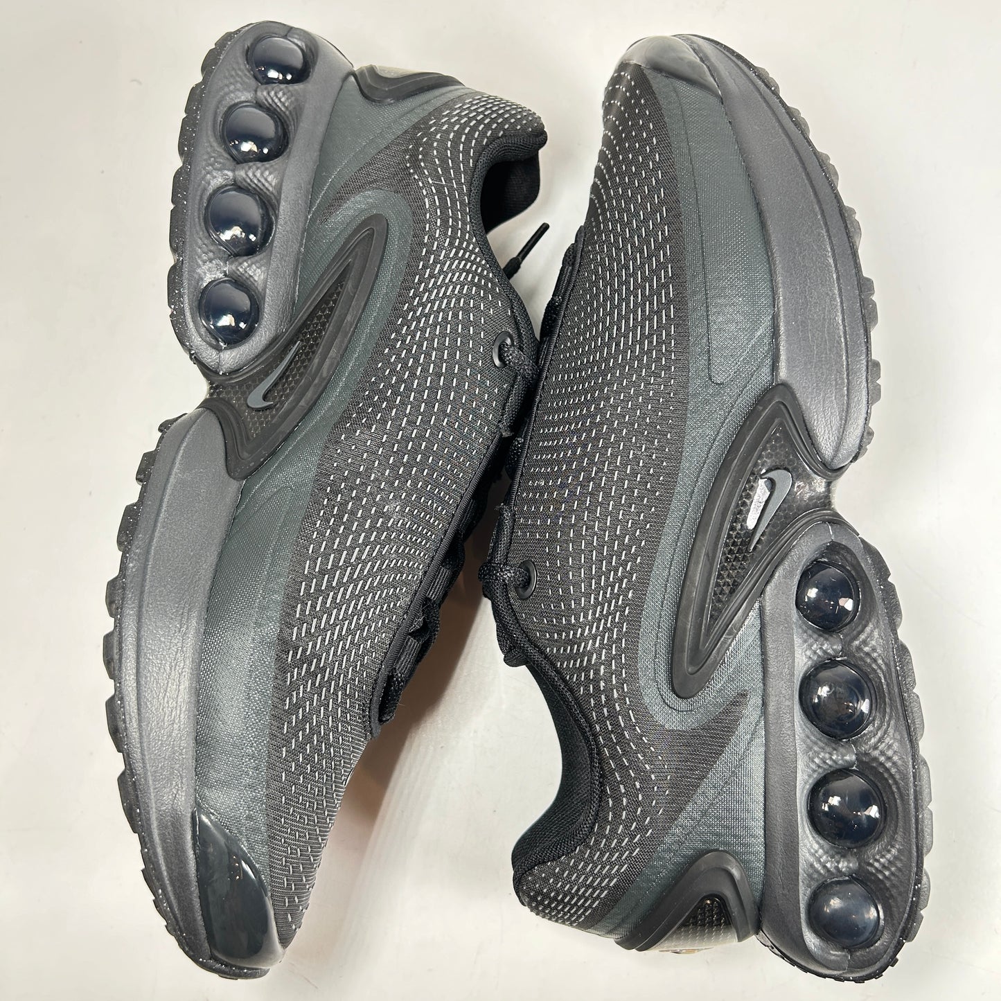 DV3337 002 Nike Air Max Dn Black Dark Smoke Grey [USED] - 9.5 M (Used)