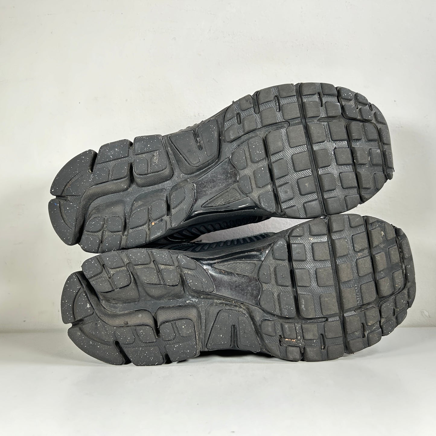 BV1358 003 Nike Zoom Vomero 5 Triple Black (2023) [USED] - 11 M (Used)