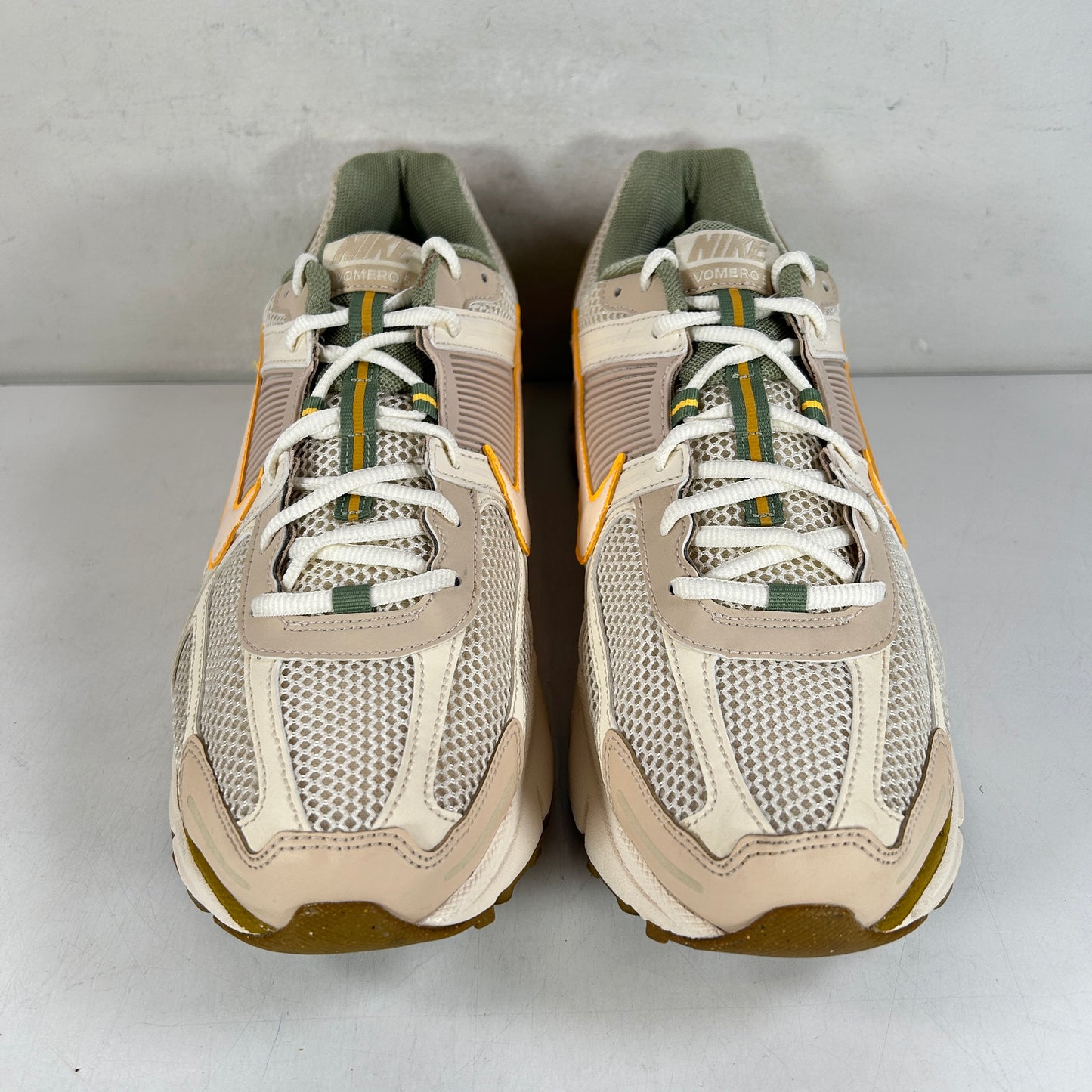 FQ6868 181 Nike Zoom Vomero 5 Sail Laser Orange Medium Olive (W) [USED] - 13.5 W (Used)