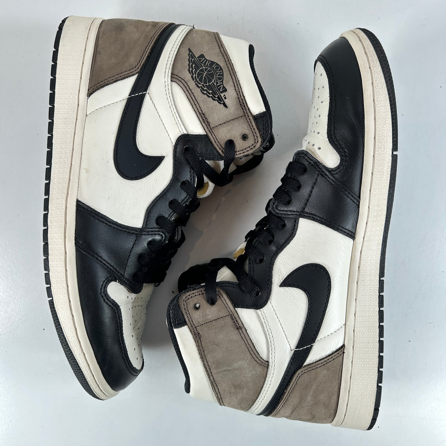 555088 105 Jordan 1 Mocha [USED] - 10.5 M (Used) (No Box)