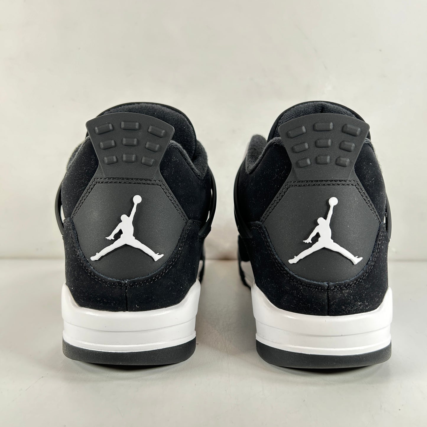 FQ8138 001  Jordan 4 Retro White Thunder [USED] - 10 M (Used2)