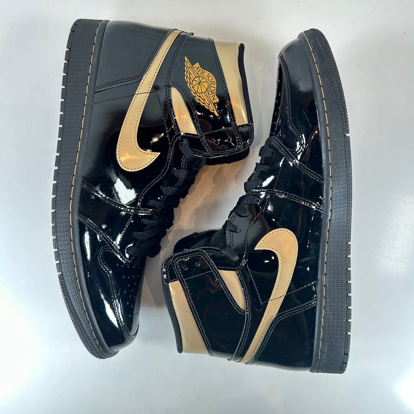 555088 032 Jordan 1 Black/Gold [USED] - 14 M (Used) (No Box)