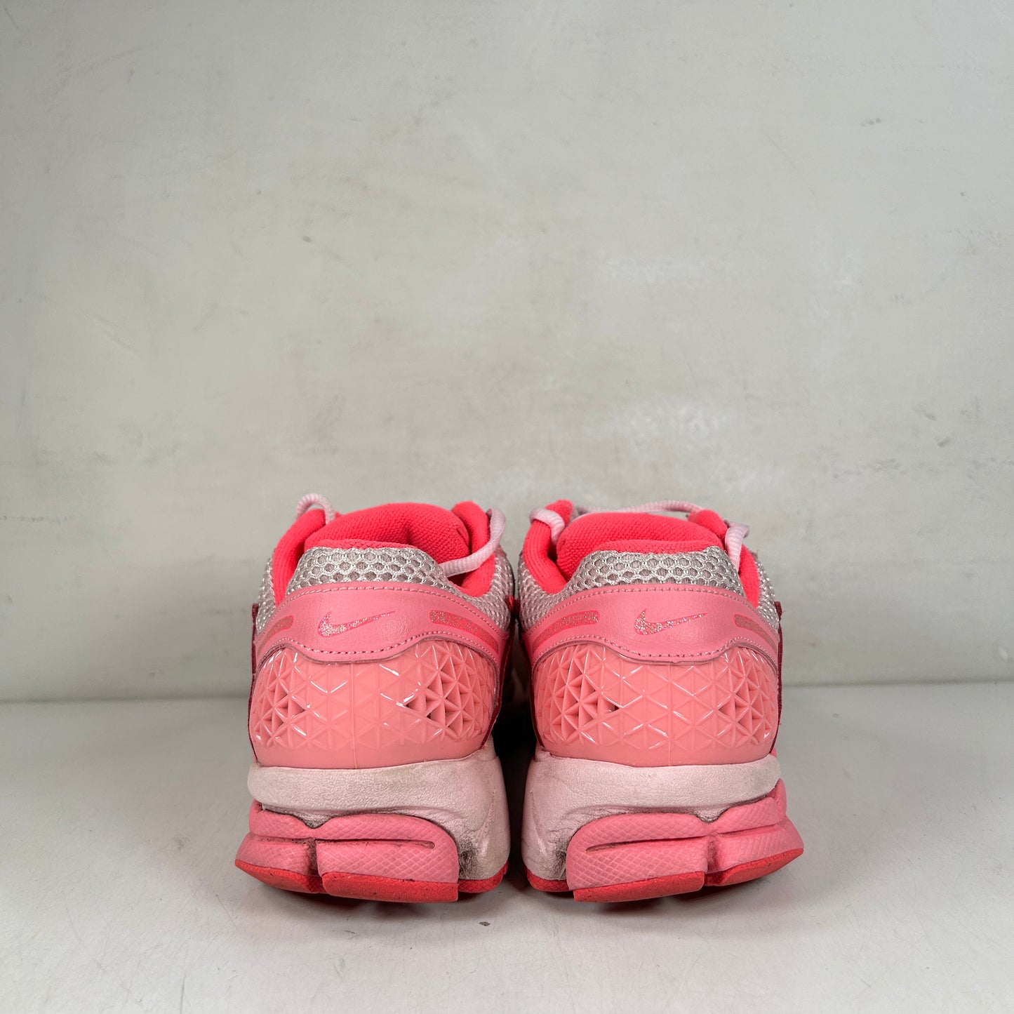 FQ0257 666 Nike Zoom Vomero 5 Coral Chalk Hot Punch (Women's) 6.5 W (Used)