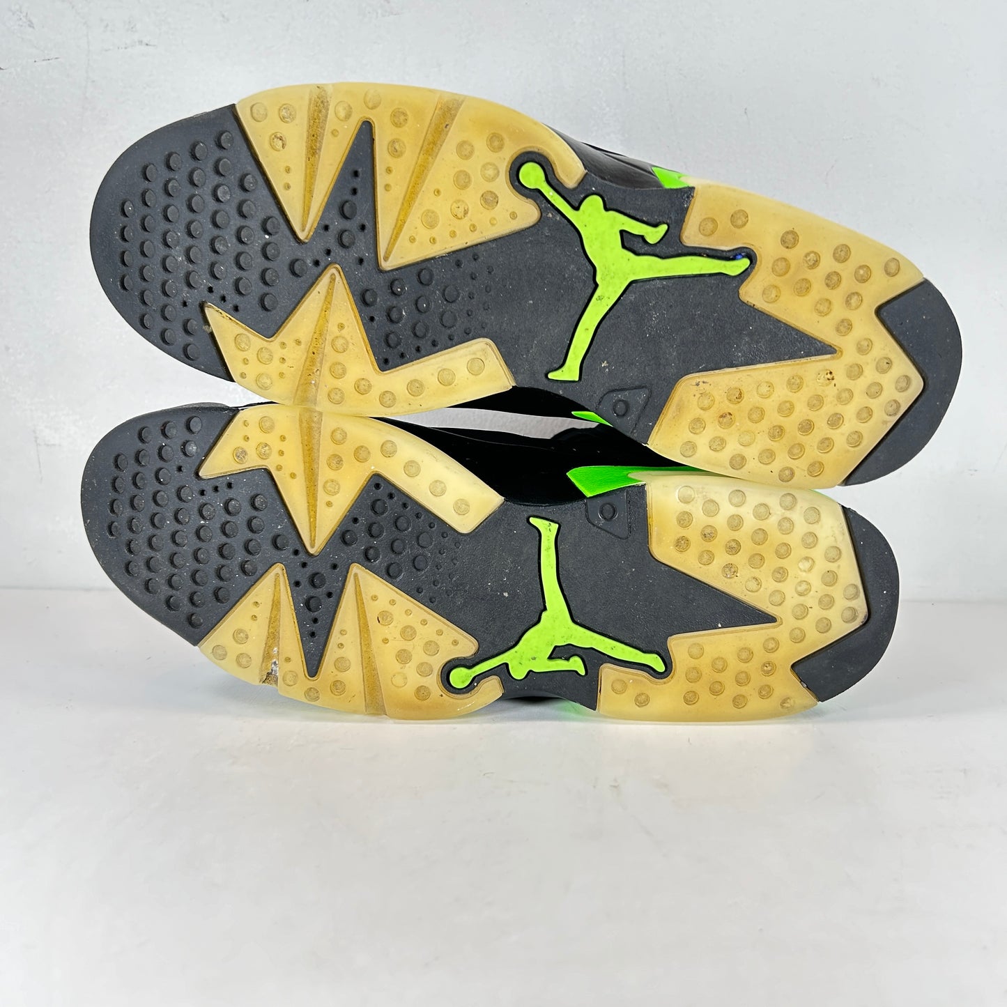 CT8529 003 Jordan 6 Retro Verde Eléctrico