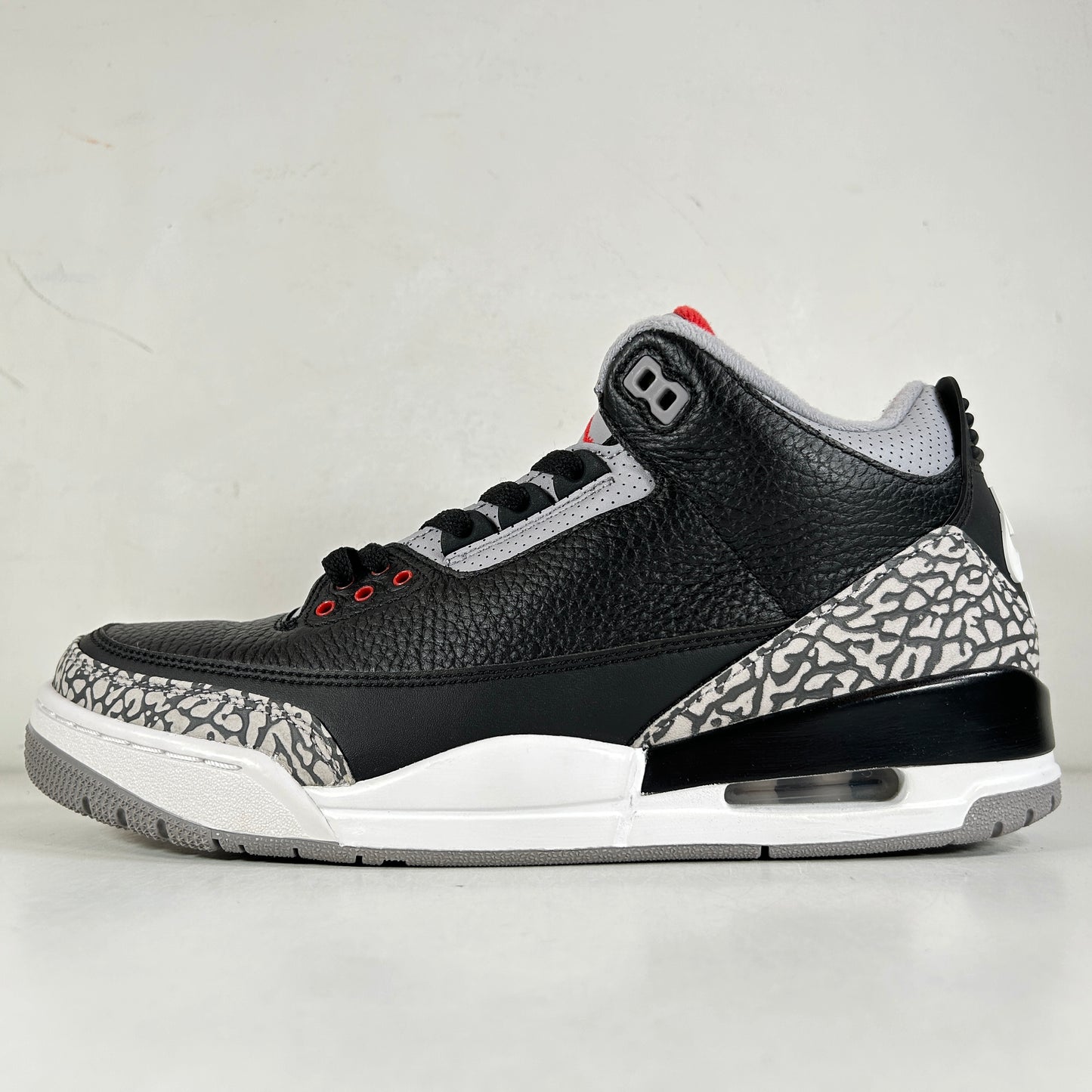 854262 001 Jordan 3 Black Cement 2018 [USED] - 9.5 M (VNDS)